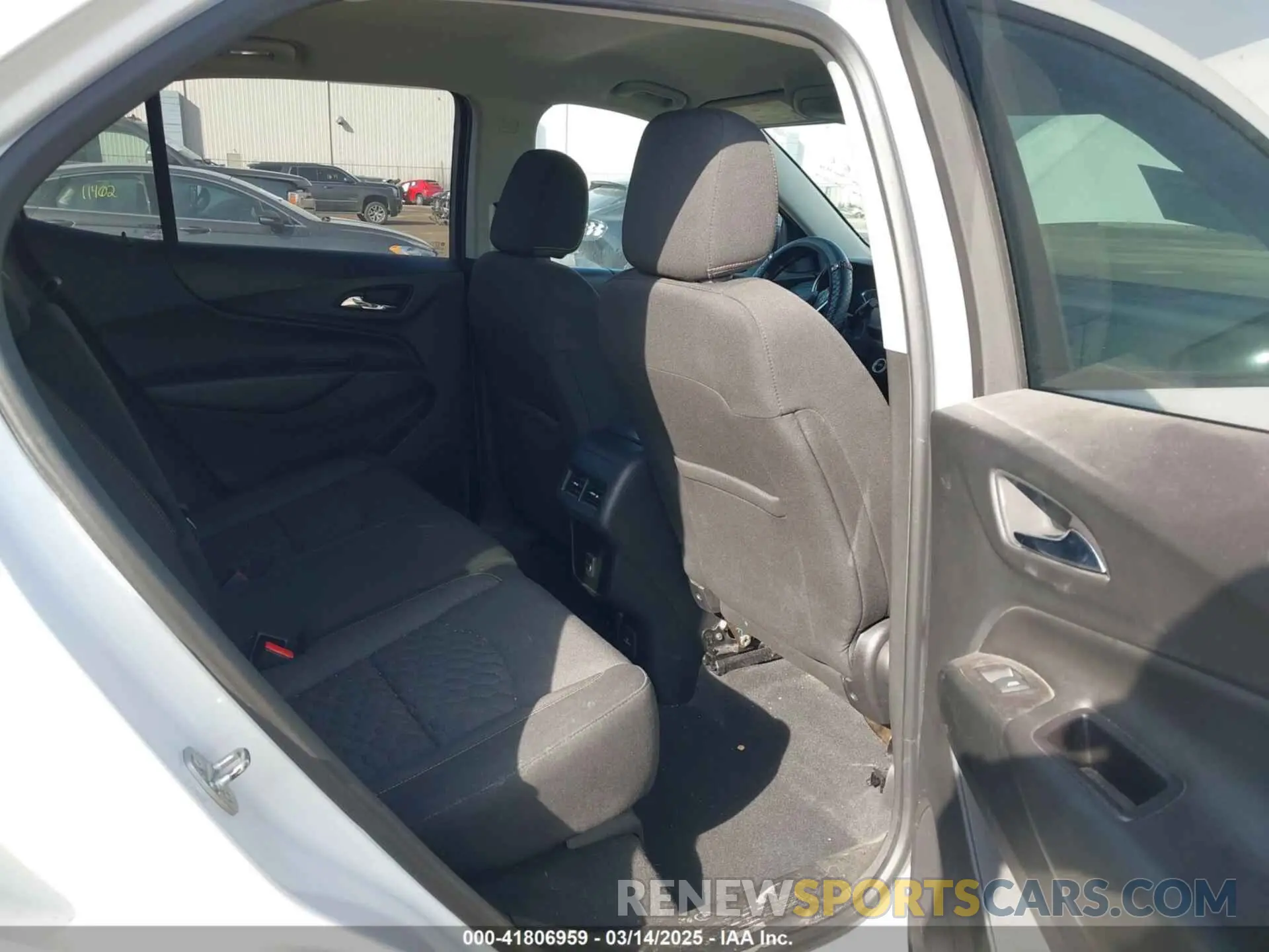 8 fotografías del automóvil dañado 2GNAXVEXXK6221349 CHEVROLET EQUINOX 2019