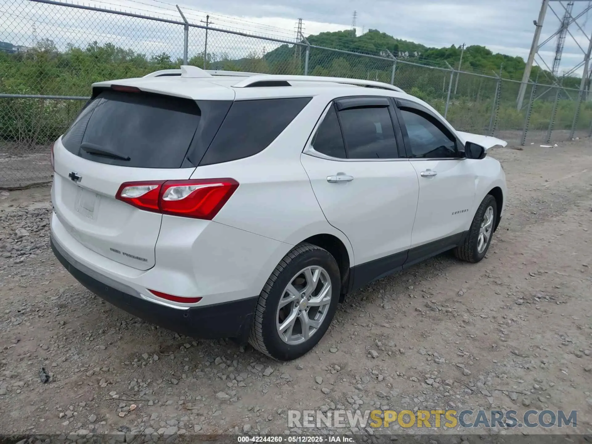 4 fotografías del automóvil dañado 2GNAXXEVXK6253521 CHEVROLET EQUINOX 2019