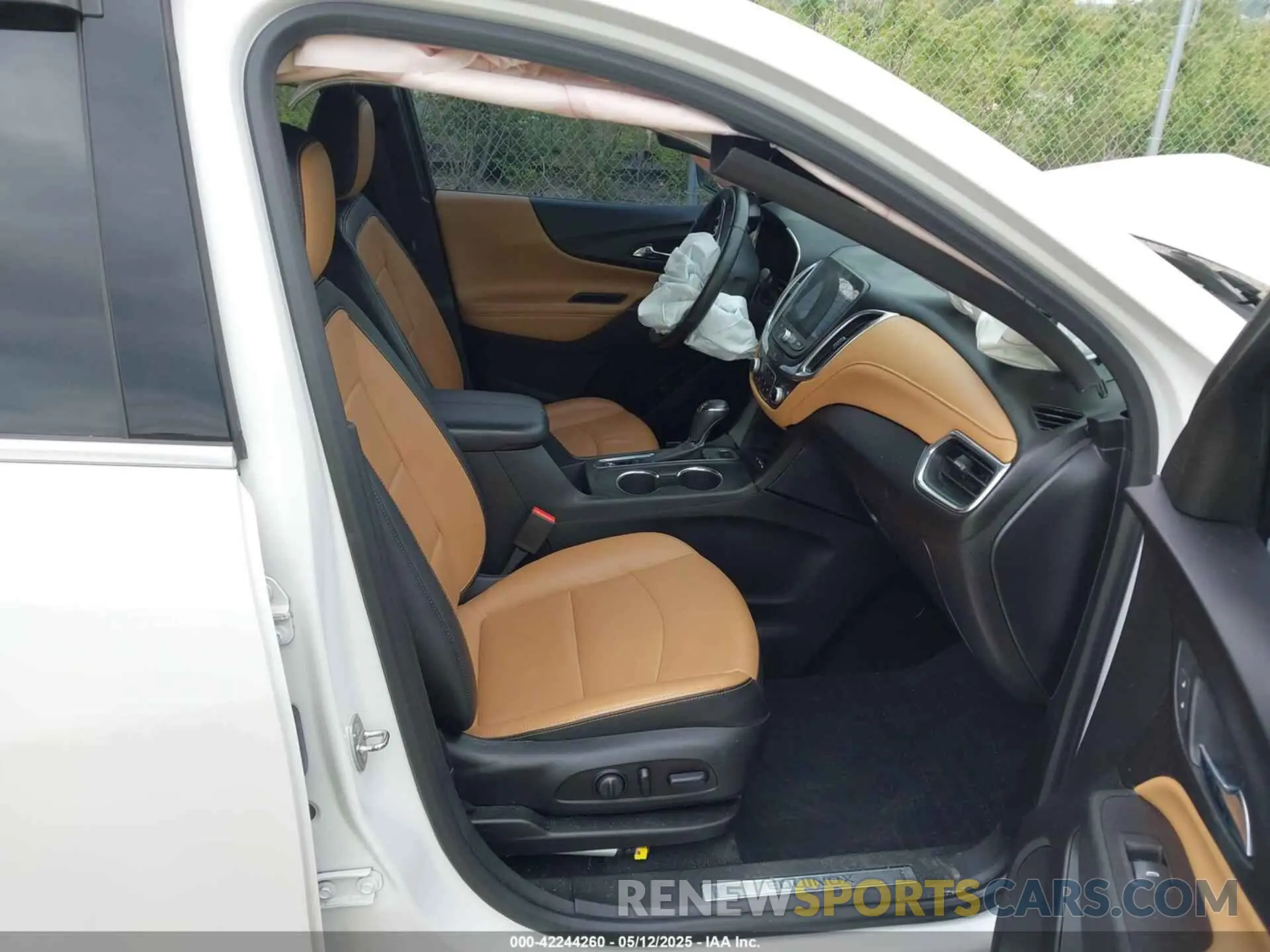 5 fotografías del automóvil dañado 2GNAXXEVXK6253521 CHEVROLET EQUINOX 2019