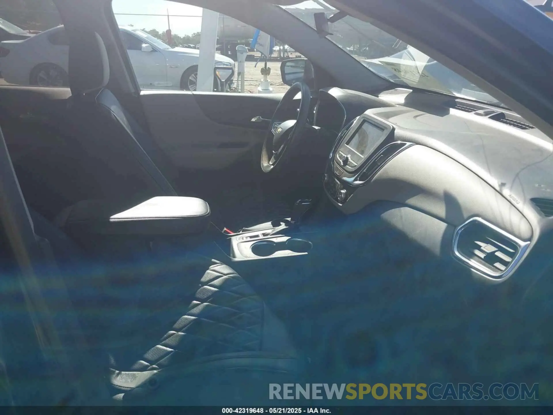 5 fotografías del automóvil dañado 3GNAXHEV2KL190528 CHEVROLET EQUINOX 2019