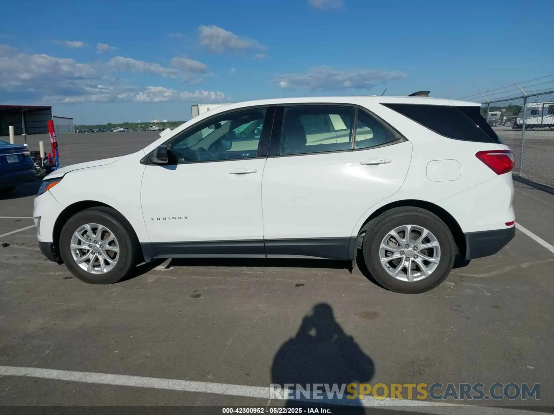 14 fotografías del automóvil dañado 3GNAXHEV2KS562553 CHEVROLET EQUINOX 2019