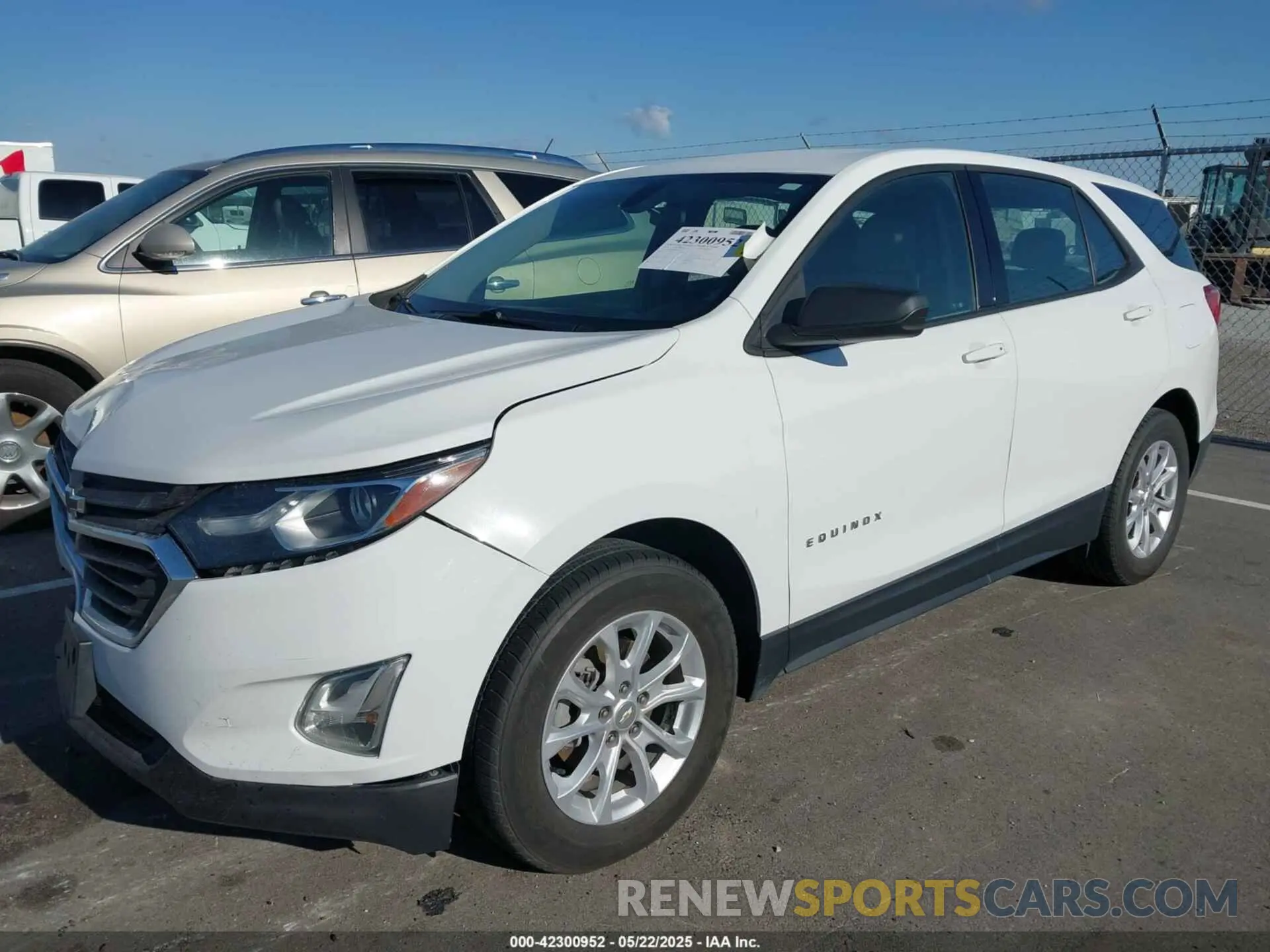2 fotografías del automóvil dañado 3GNAXHEV2KS562553 CHEVROLET EQUINOX 2019