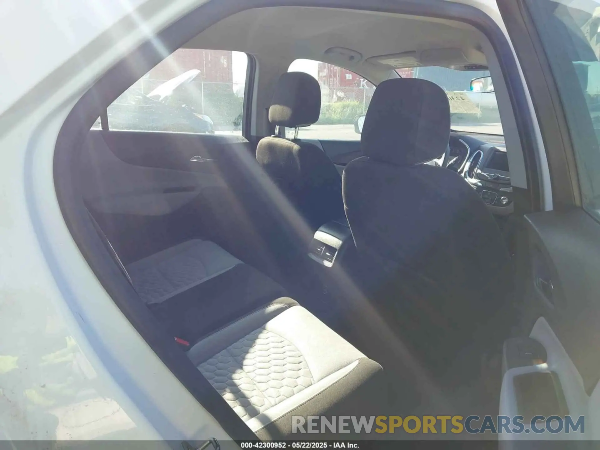 8 fotografías del automóvil dañado 3GNAXHEV2KS562553 CHEVROLET EQUINOX 2019