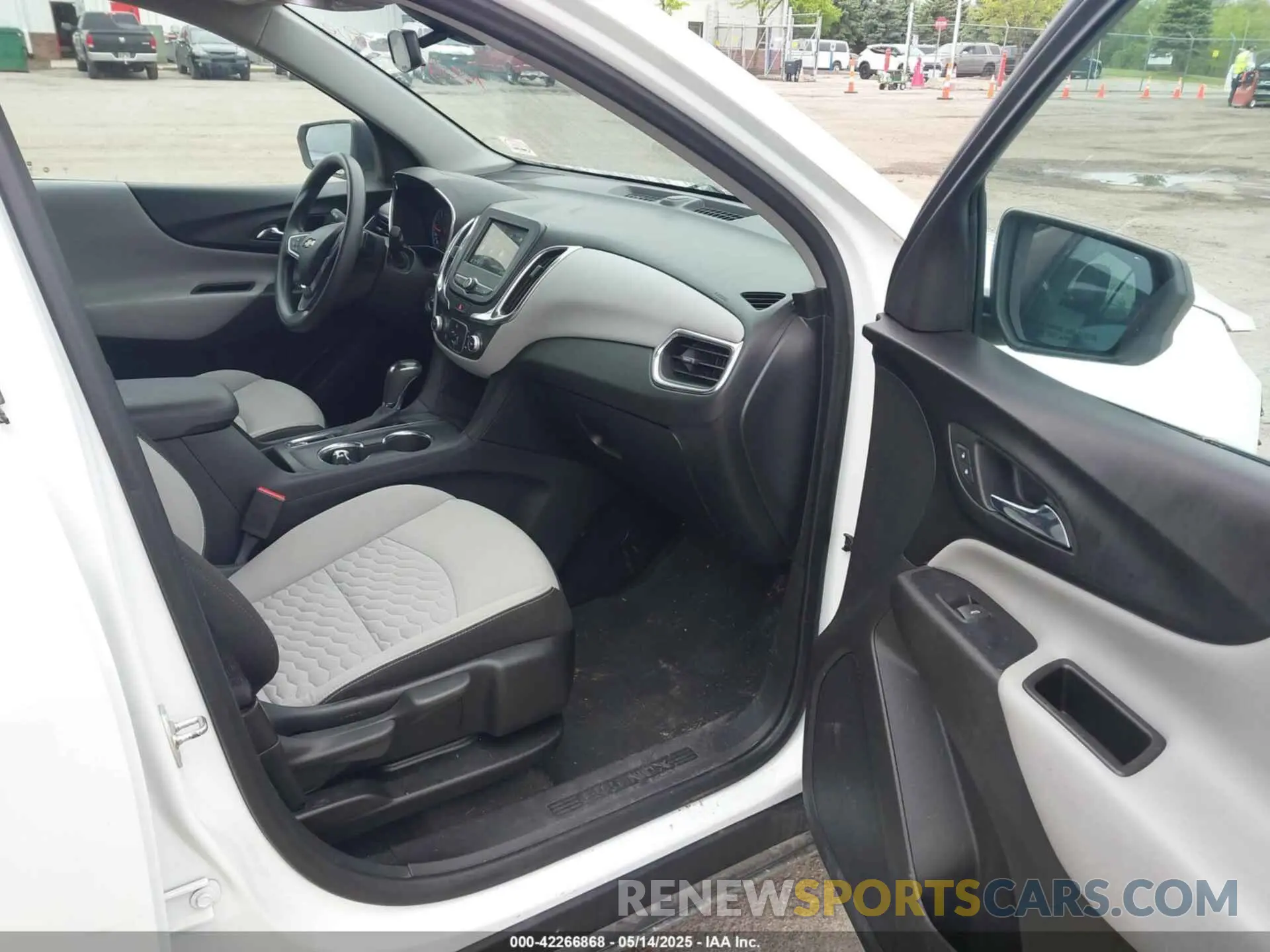 5 fotografías del automóvil dañado 3GNAXHEV4KS530347 CHEVROLET EQUINOX 2019