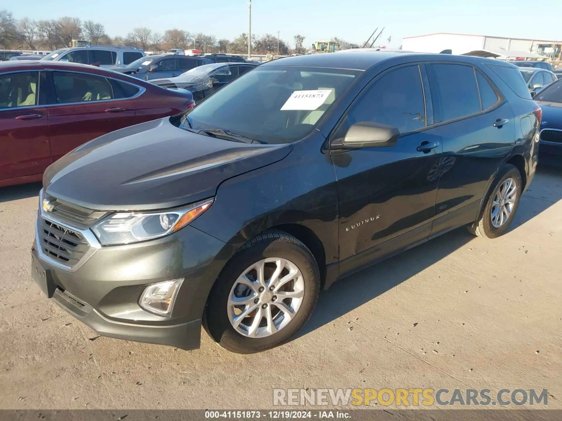 2 fotografías del automóvil dañado 3GNAXHEV4KS548377 CHEVROLET EQUINOX 2019