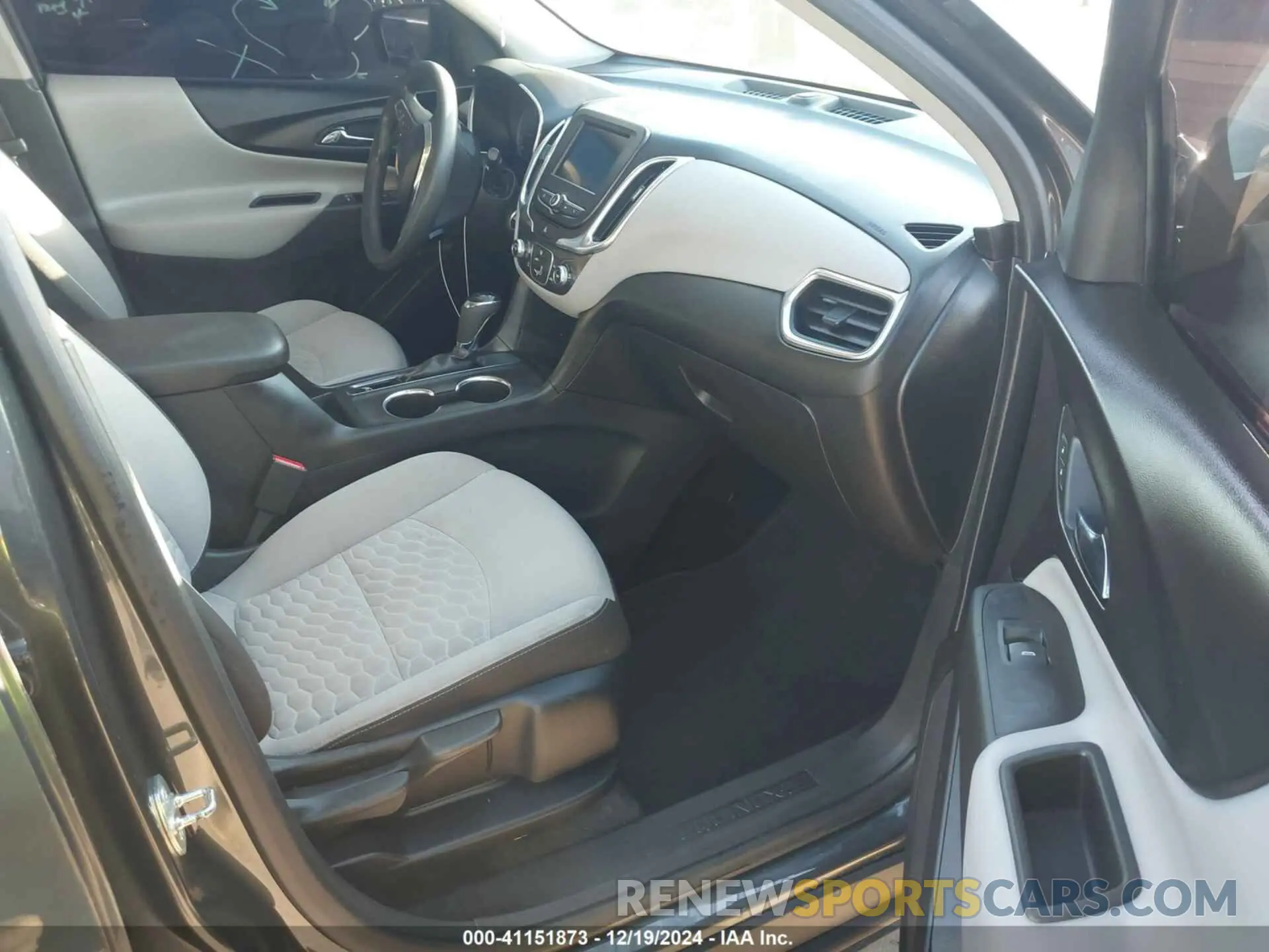 5 fotografías del automóvil dañado 3GNAXHEV4KS548377 CHEVROLET EQUINOX 2019
