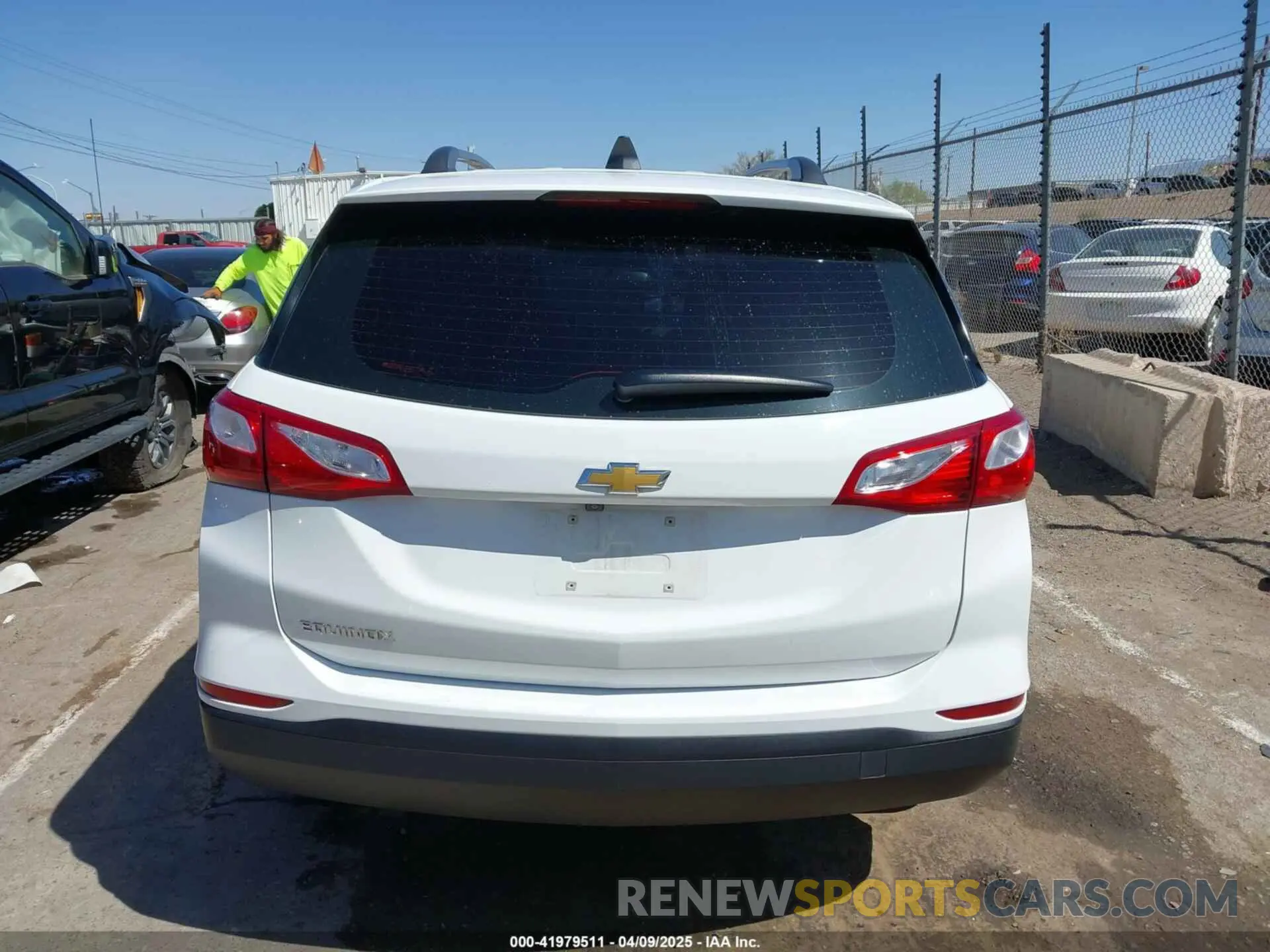 17 fotografías del automóvil dañado 3GNAXHEV4KS593156 CHEVROLET EQUINOX 2019