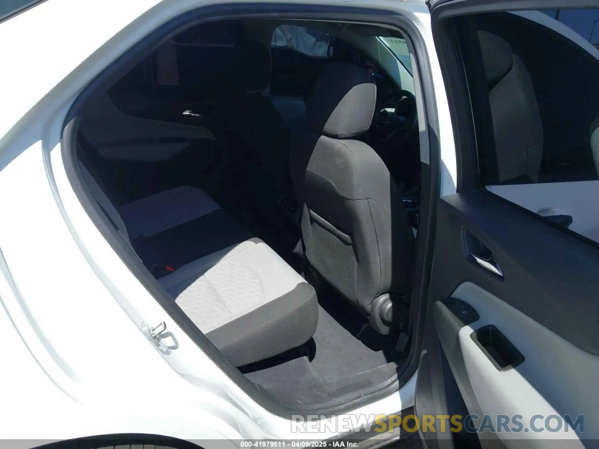 8 fotografías del automóvil dañado 3GNAXHEV4KS593156 CHEVROLET EQUINOX 2019
