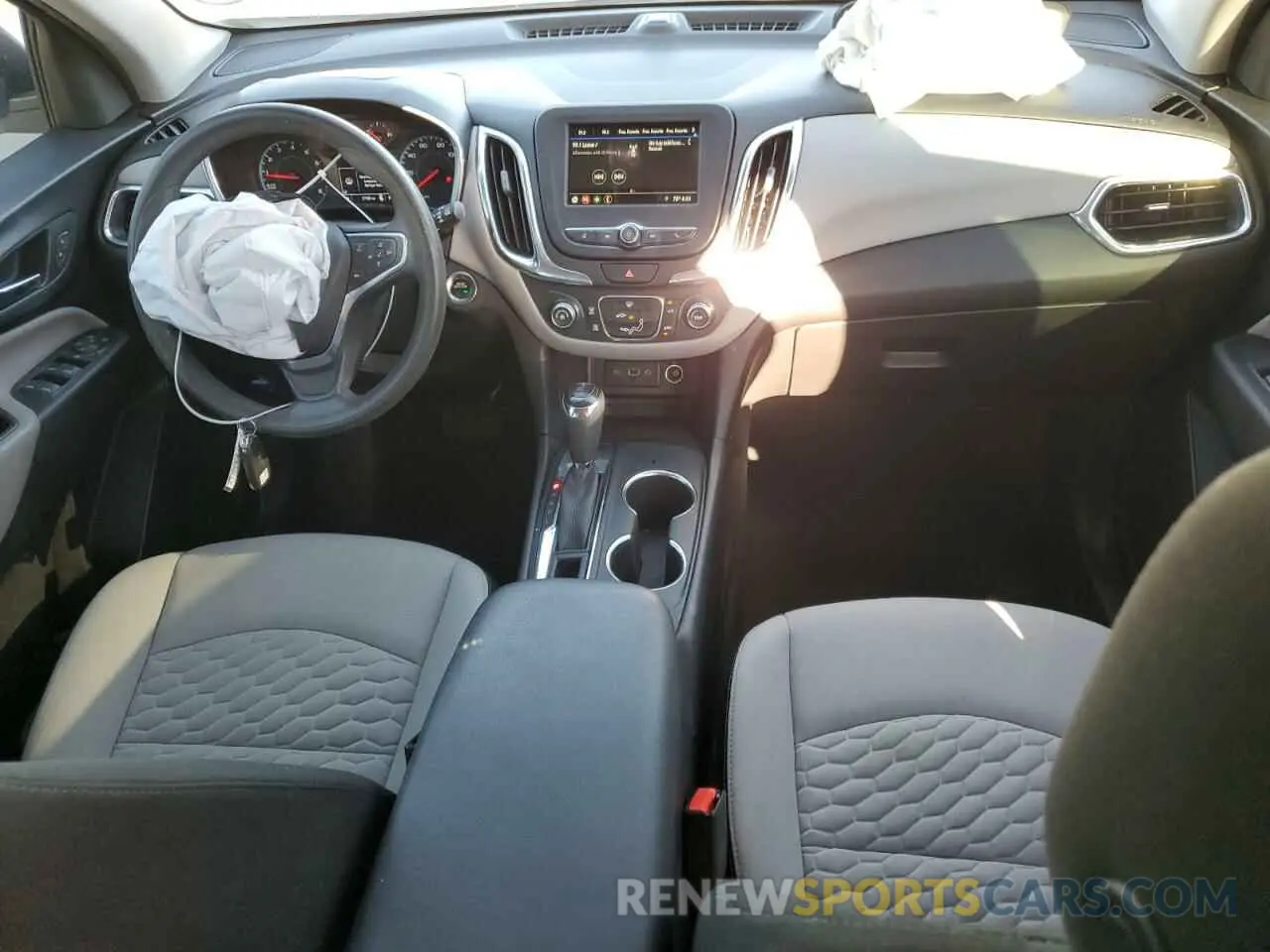 8 fotografías del automóvil dañado 3GNAXHEV4KS650326 CHEVROLET EQUINOX 2019