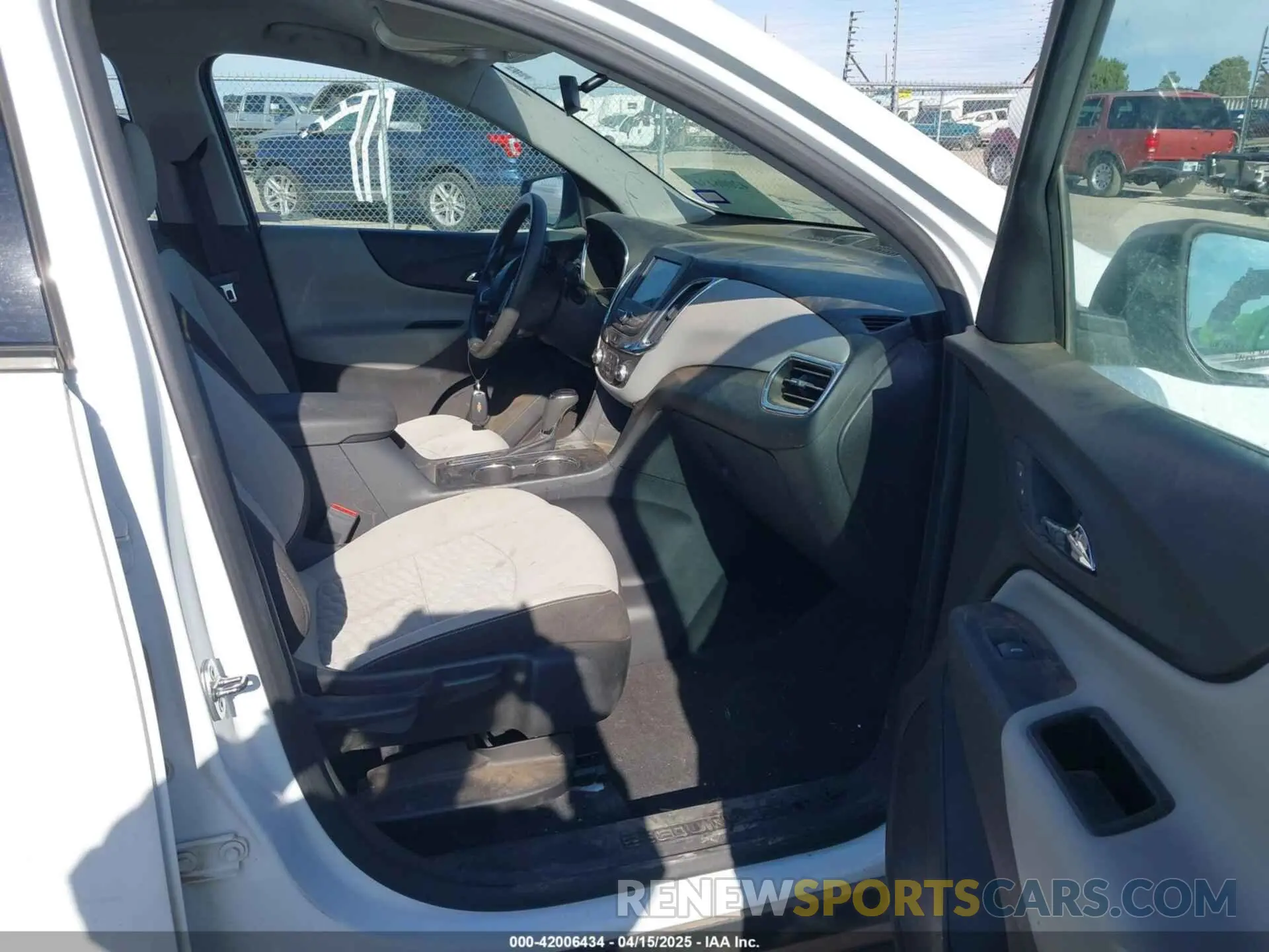 5 fotografías del automóvil dañado 3GNAXHEV6KS676068 CHEVROLET EQUINOX 2019