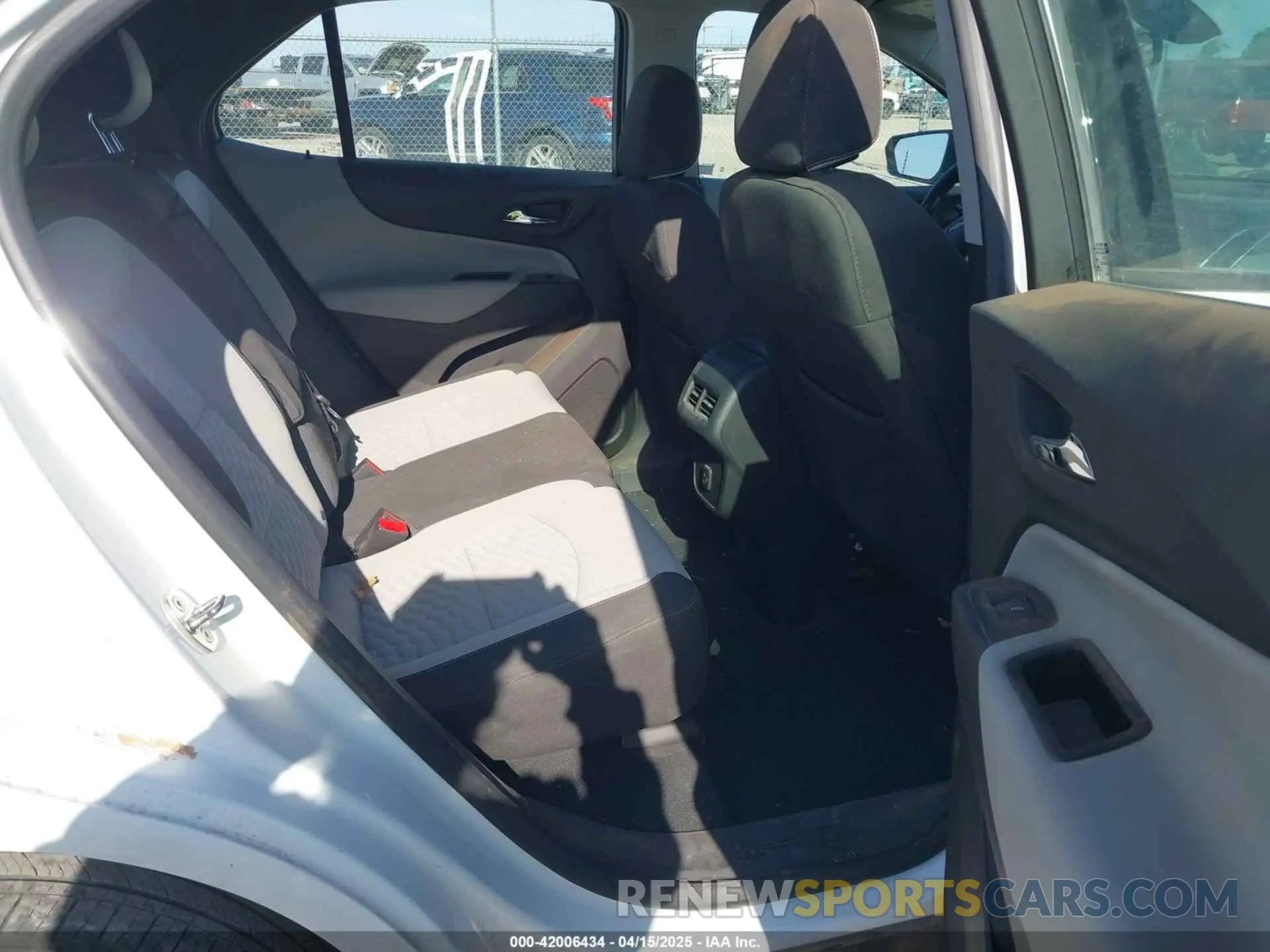 8 fotografías del automóvil dañado 3GNAXHEV6KS676068 CHEVROLET EQUINOX 2019