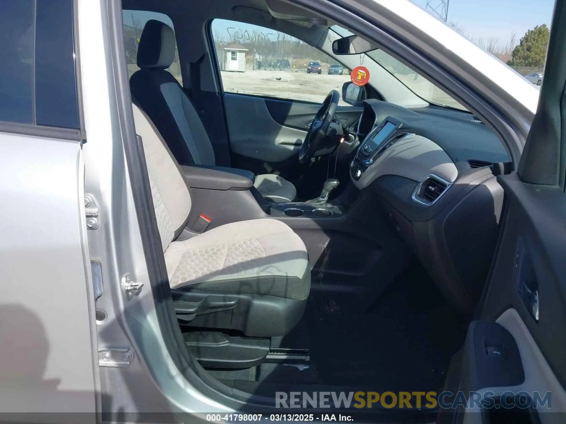 5 fotografías del automóvil dañado 3GNAXHEV9KS664142 CHEVROLET EQUINOX 2019