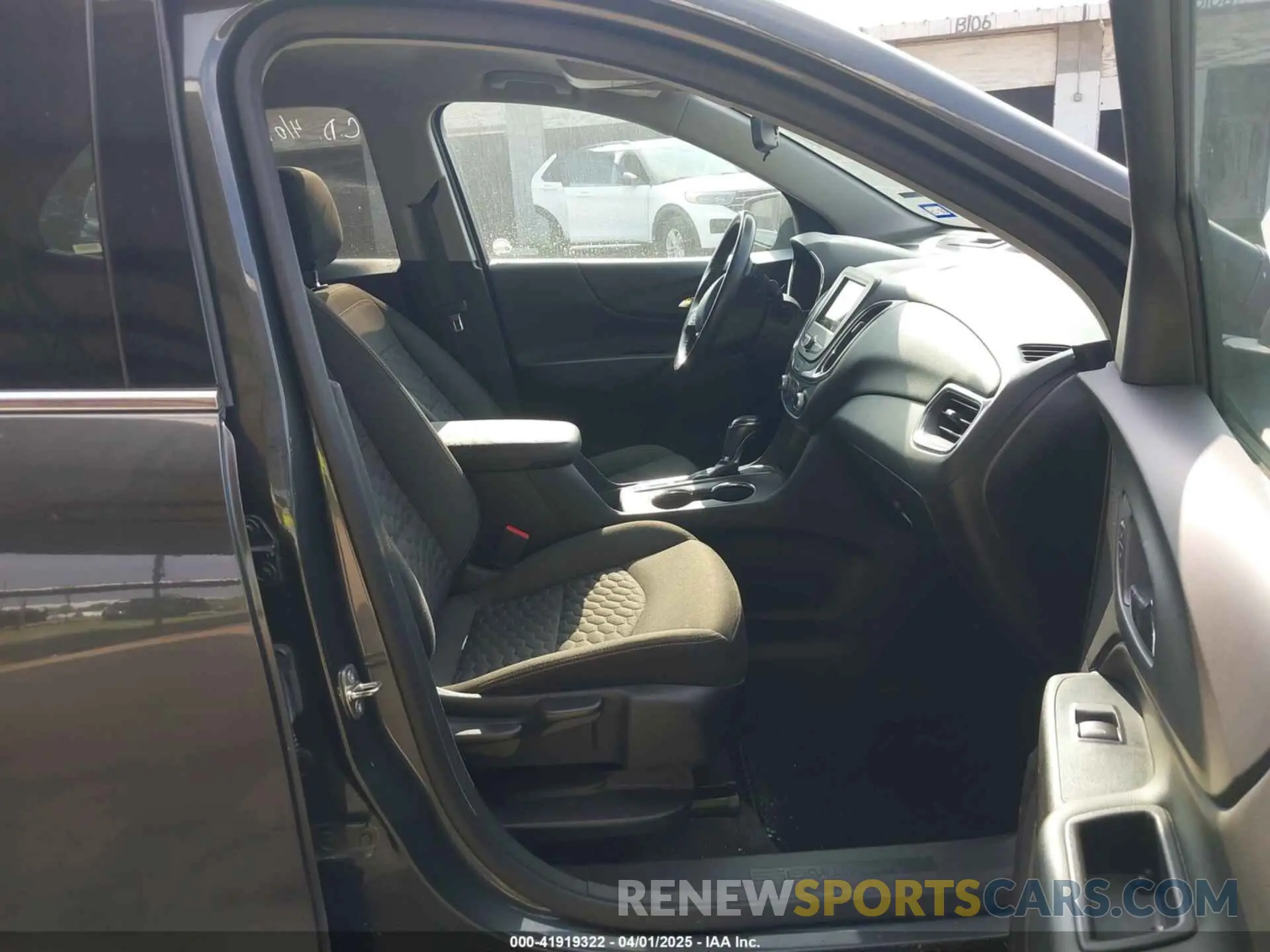 5 fotografías del automóvil dañado 3GNAXJEV2KS593017 CHEVROLET EQUINOX 2019
