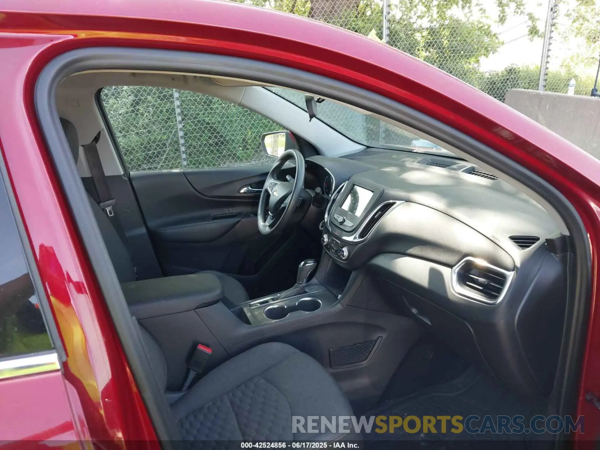 5 fotografías del automóvil dañado 3GNAXKEV1KS510571 CHEVROLET EQUINOX 2019