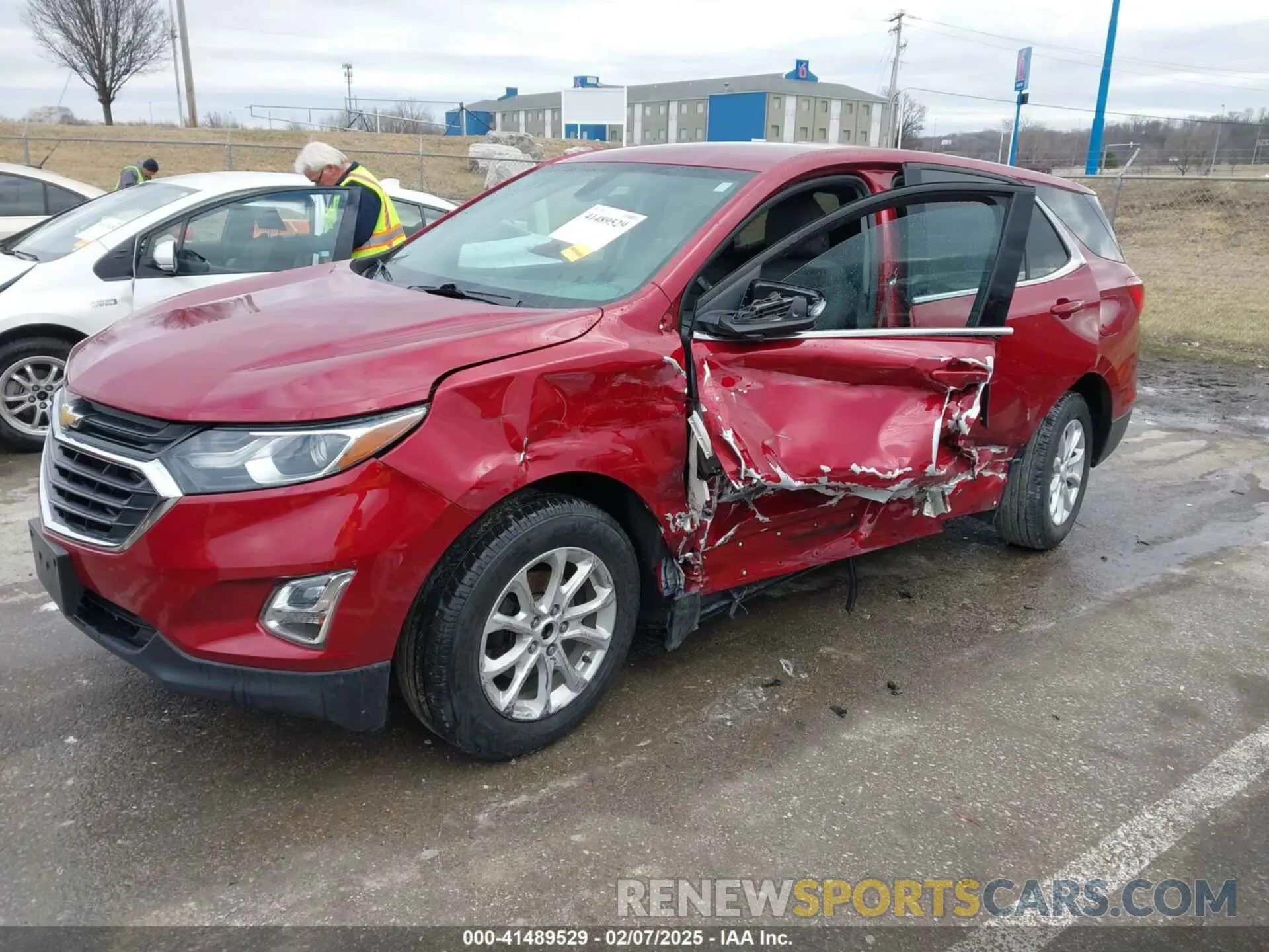 2 fotografías del automóvil dañado 3GNAXKEV3KS503380 CHEVROLET EQUINOX 2019