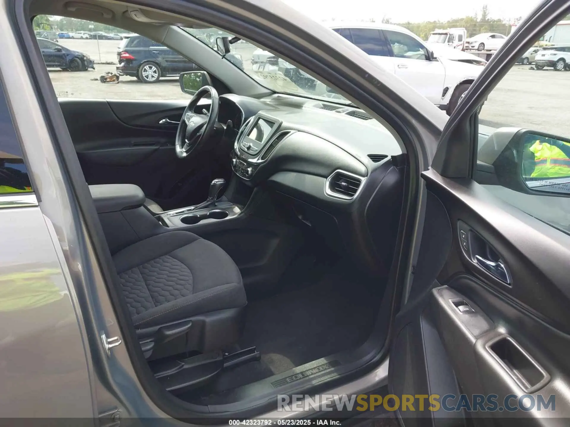 5 fotografías del automóvil dañado 3GNAXKEVXKS586516 CHEVROLET EQUINOX 2019