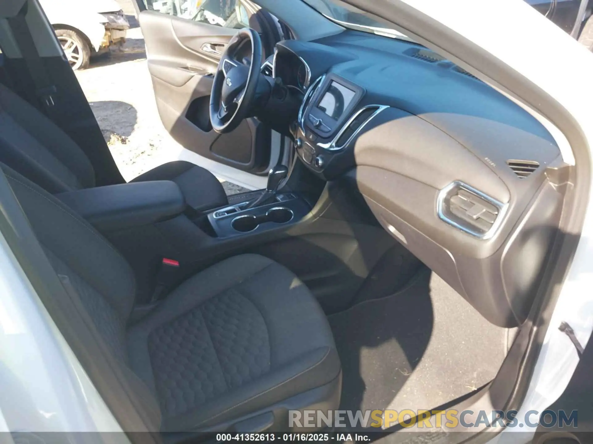 5 fotografías del automóvil dañado 3GNAXLEX9KS532728 CHEVROLET EQUINOX 2019