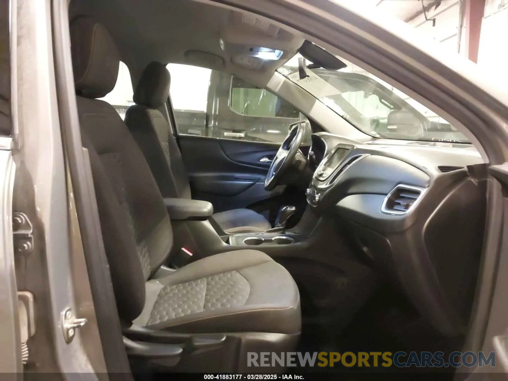 5 fotografías del automóvil dañado 3GNAXUEV1KS504846 CHEVROLET EQUINOX 2019