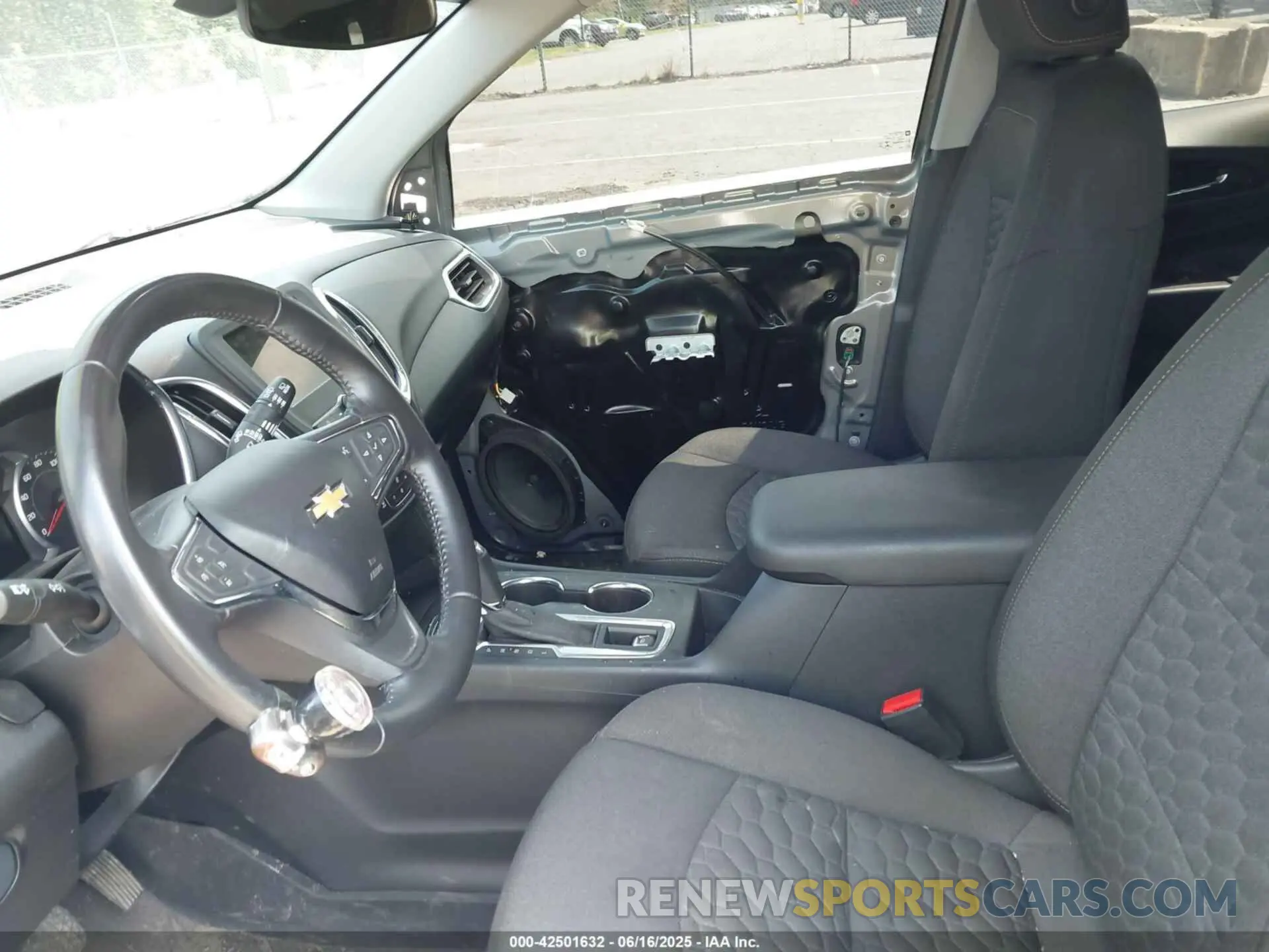 5 fotografías del automóvil dañado 3GNAXUEV2KS519968 CHEVROLET EQUINOX 2019