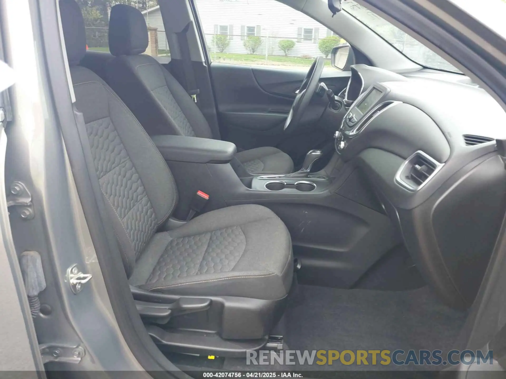 5 fotografías del automóvil dañado 3GNAXUEV4KS554897 CHEVROLET EQUINOX 2019