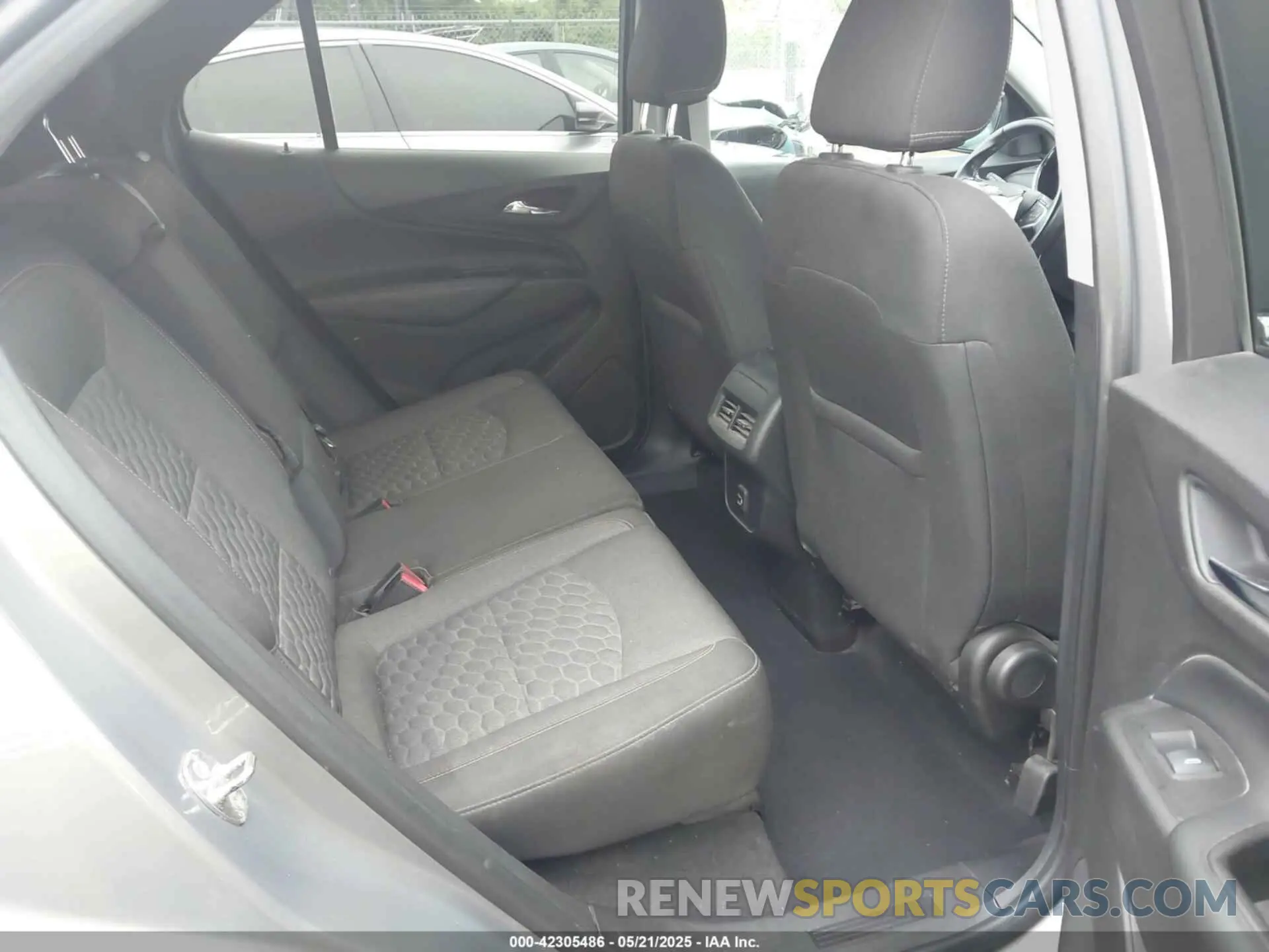 8 fotografías del automóvil dañado 3GNAXUEV4KS577841 CHEVROLET EQUINOX 2019