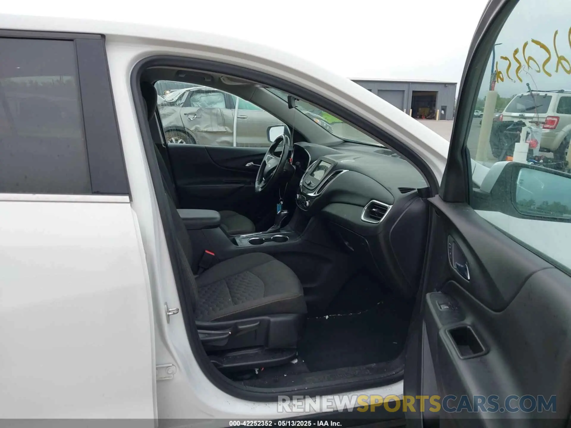 5 fotografías del automóvil dañado 3GNAXUEV4KS636788 CHEVROLET EQUINOX 2019