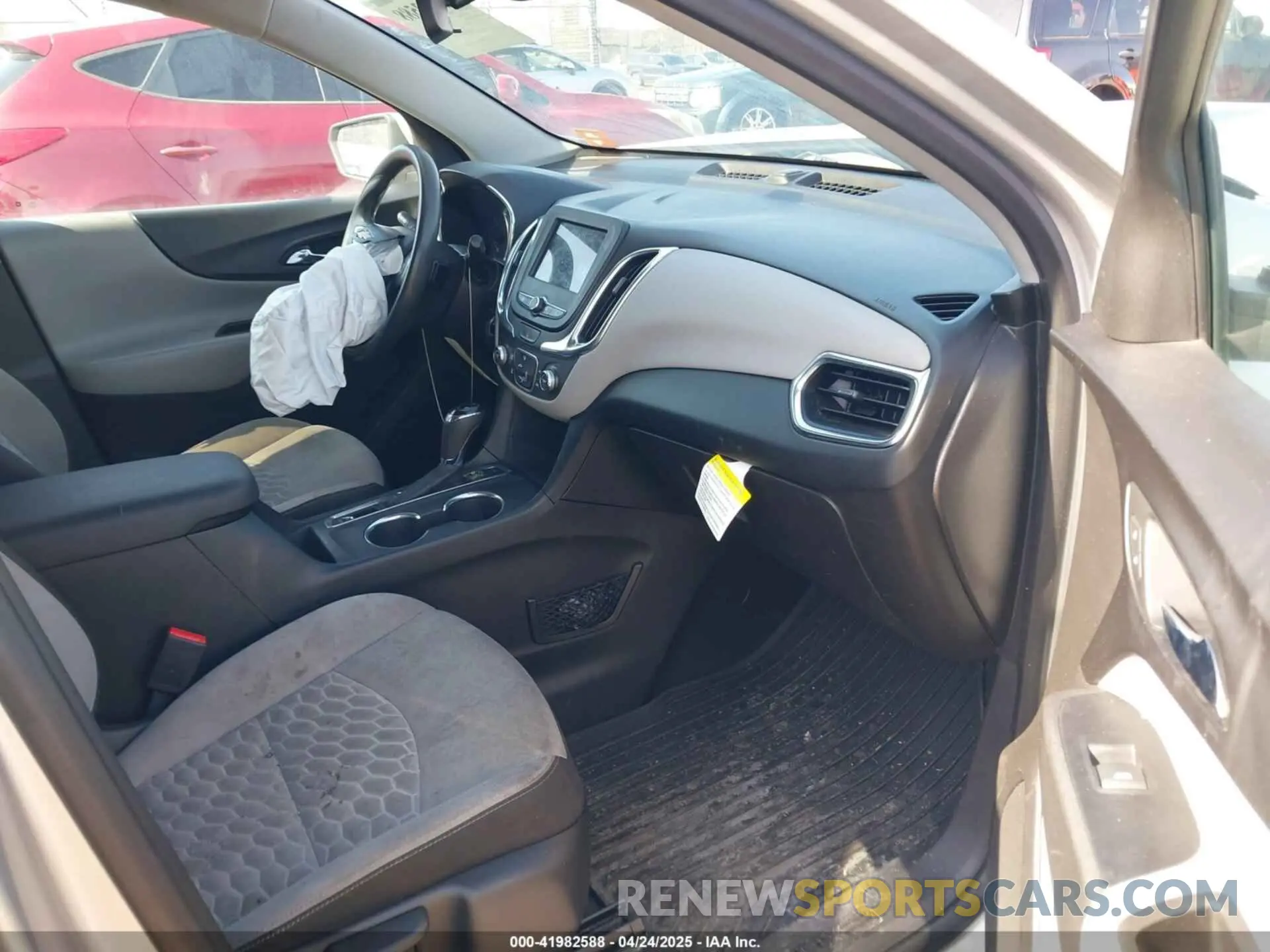 5 fotografías del automóvil dañado 3GNAXUEV8KS506982 CHEVROLET EQUINOX 2019