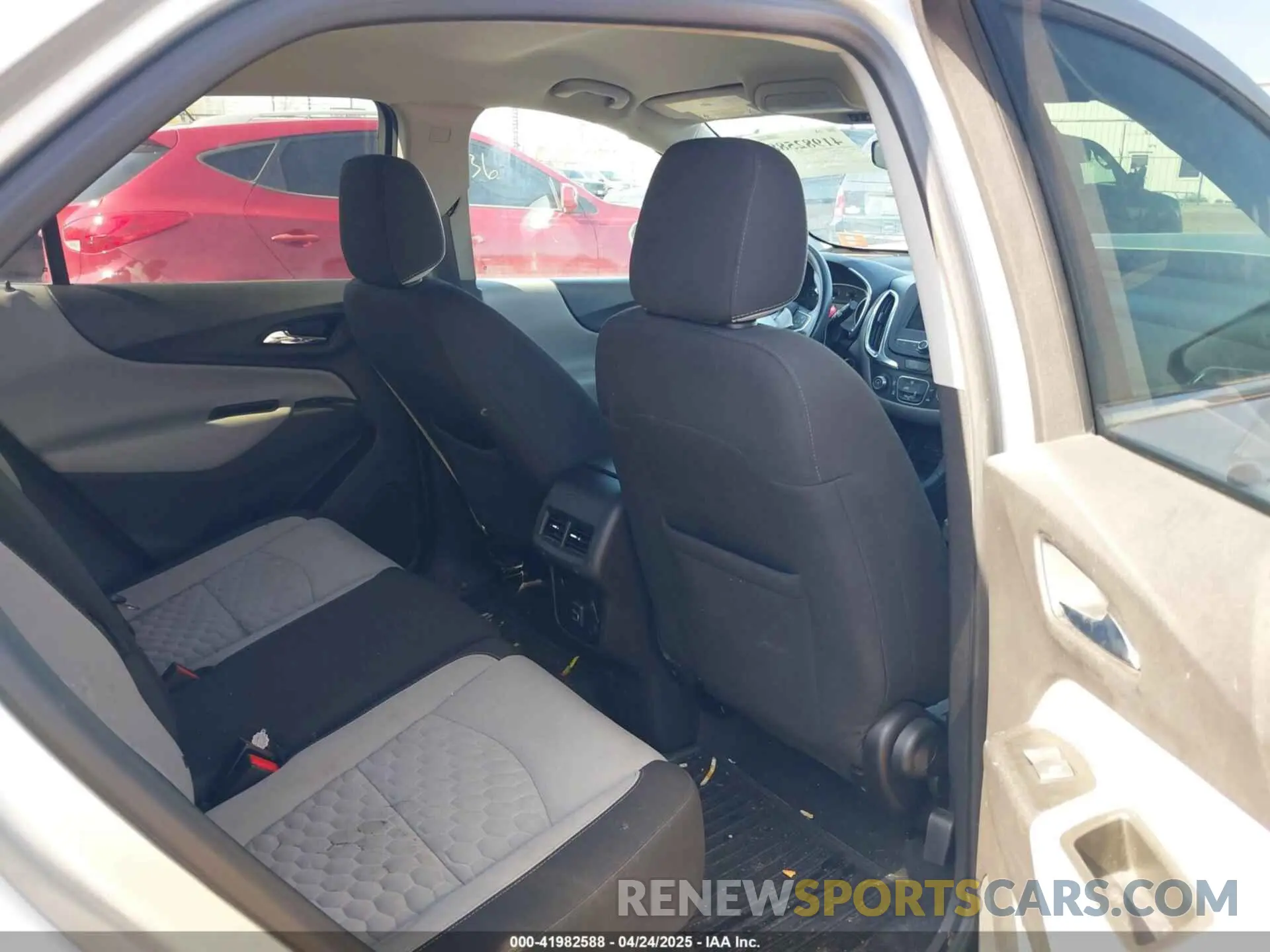 8 fotografías del automóvil dañado 3GNAXUEV8KS506982 CHEVROLET EQUINOX 2019