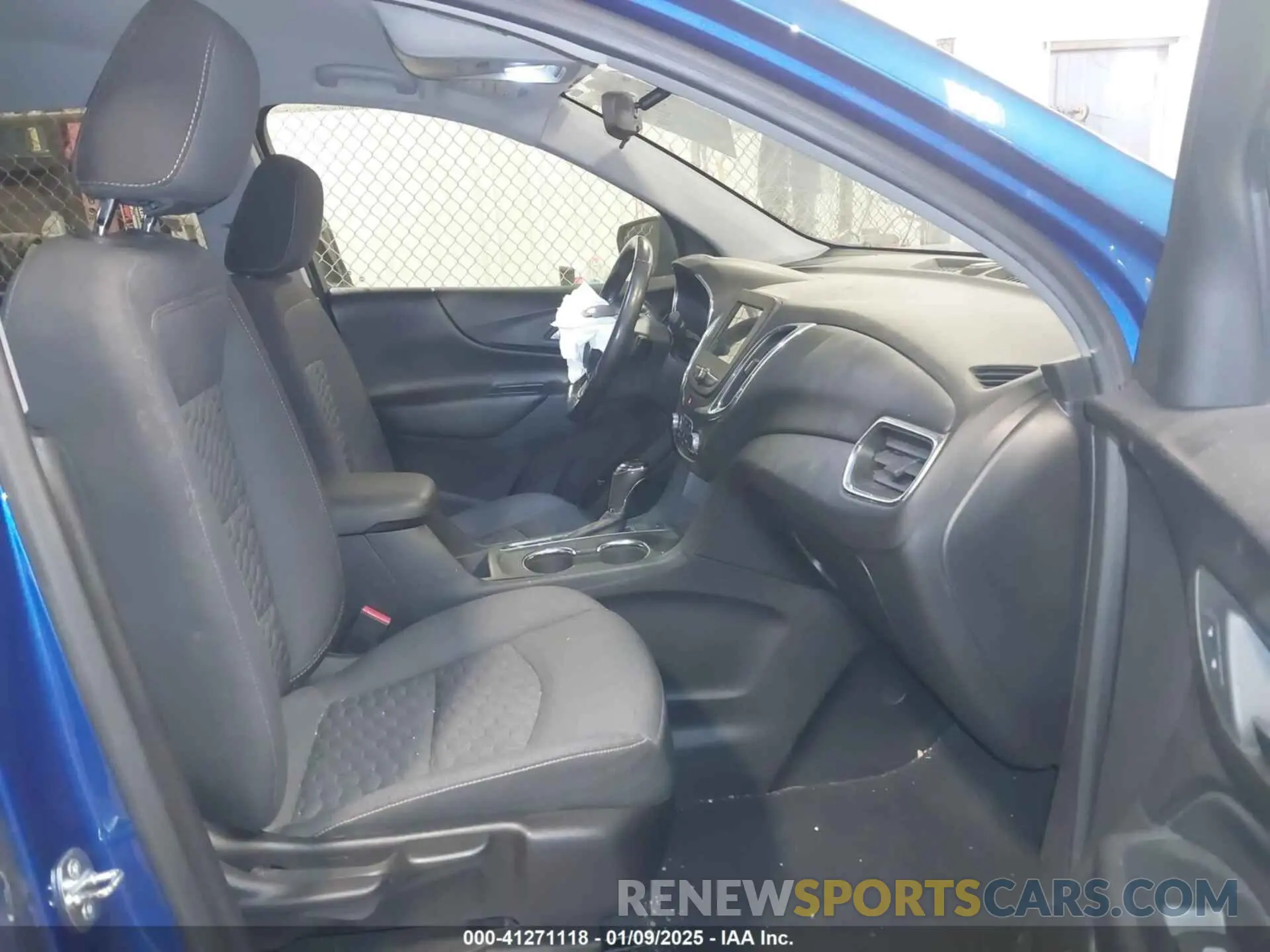 5 fotografías del automóvil dañado 3GNAXUEV8KS530621 CHEVROLET EQUINOX 2019