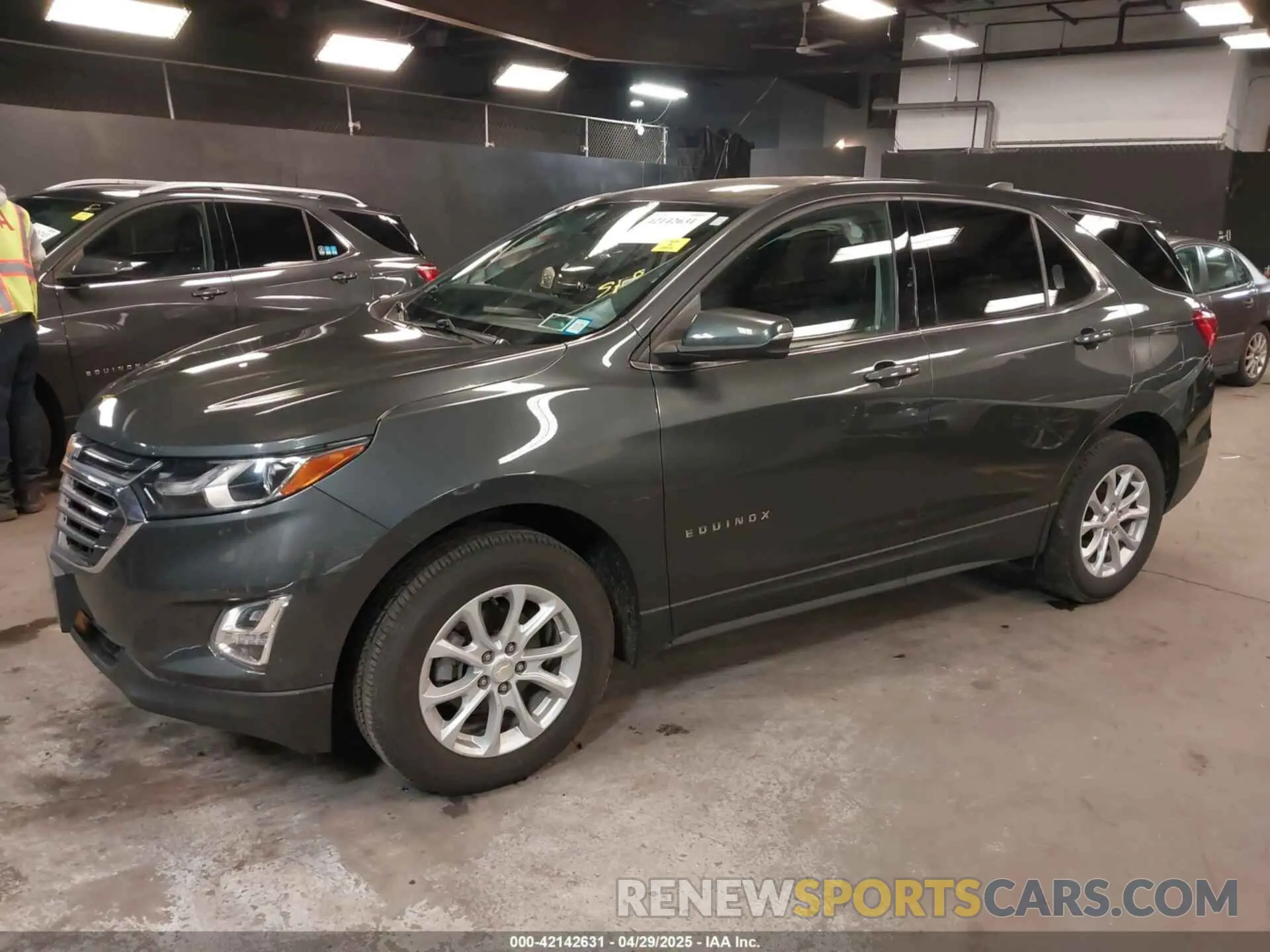 2 fotografías del automóvil dañado 3GNAXUEVXKS557142 CHEVROLET EQUINOX 2019