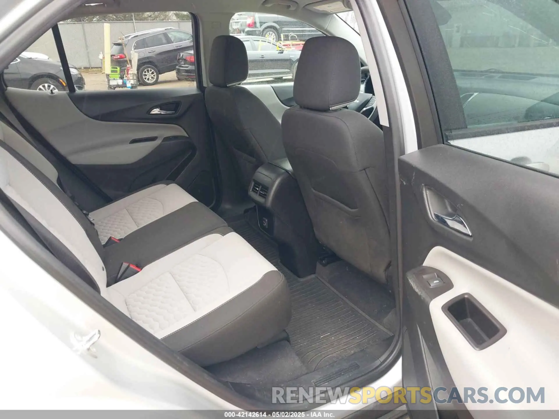 8 fotografías del automóvil dañado 2GNAX5EV2L6232295 CHEVROLET EQUINOX 2020
