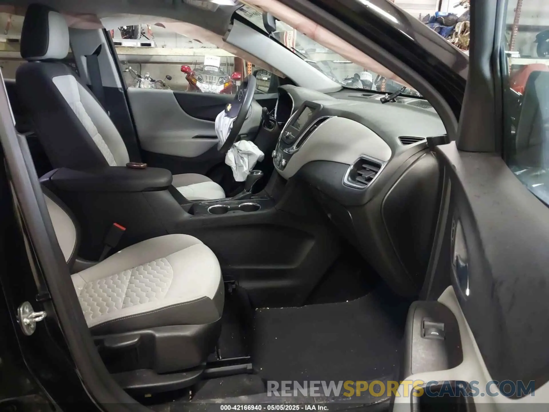 5 fotografías del automóvil dañado 2GNAX5EVXL6255002 CHEVROLET EQUINOX 2020