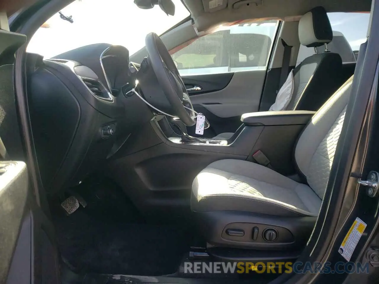 7 fotografías del automóvil dañado 2GNAXHEV0L6245791 CHEVROLET EQUINOX 2020