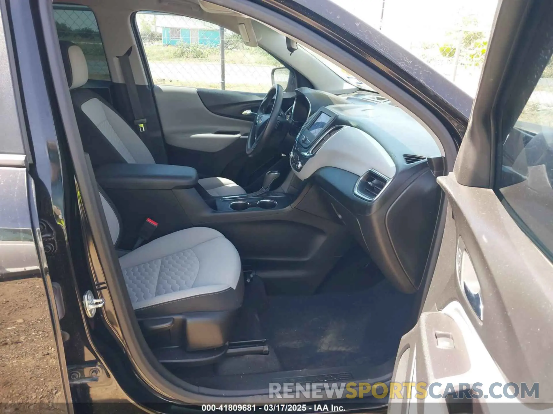 5 fotografías del automóvil dañado 2GNAXHEV1L6158532 CHEVROLET EQUINOX 2020