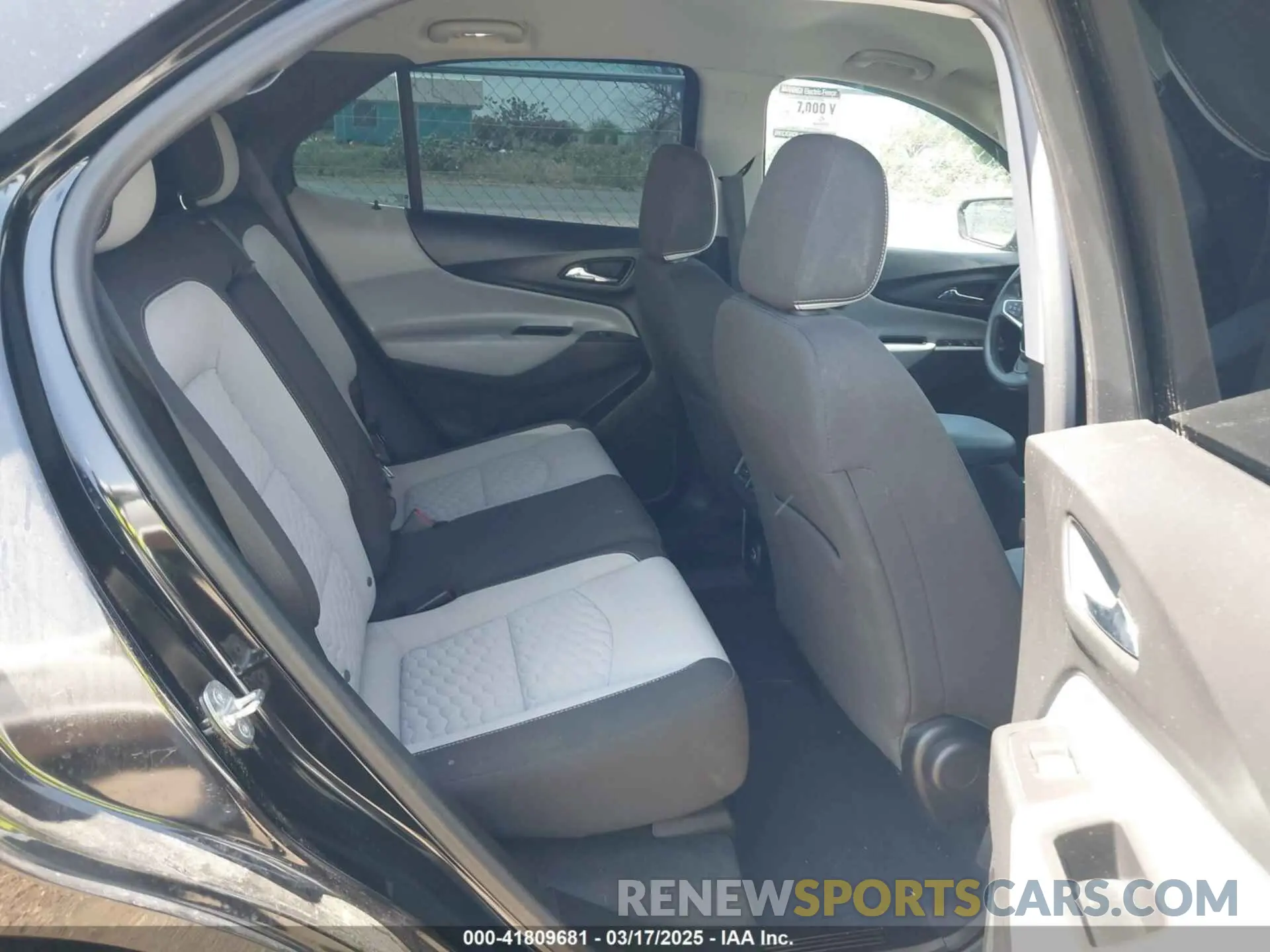 8 fotografías del automóvil dañado 2GNAXHEV1L6158532 CHEVROLET EQUINOX 2020