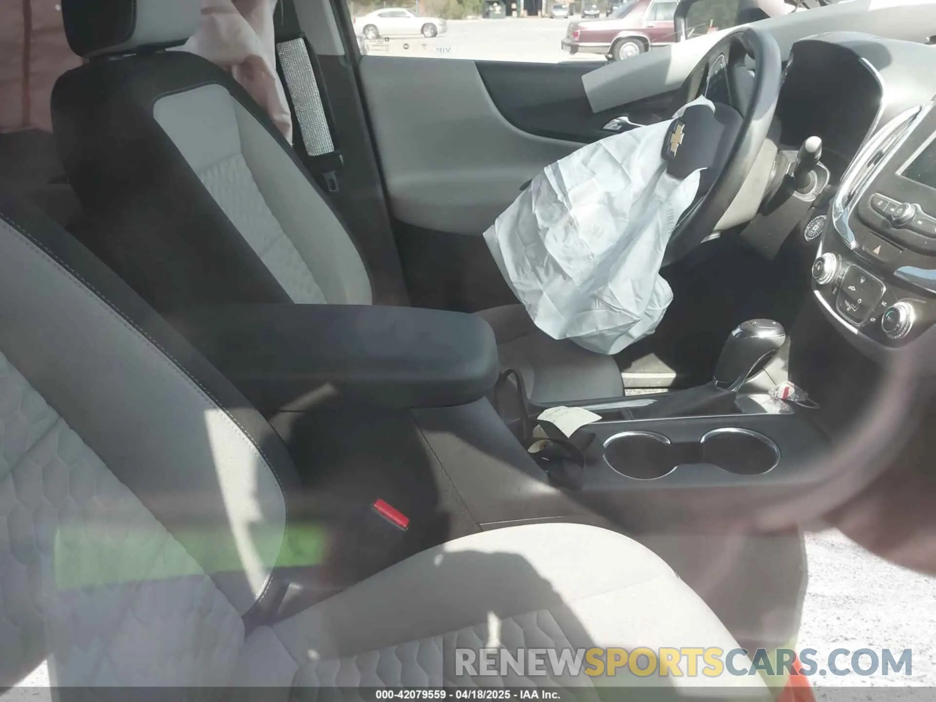 5 fotografías del automóvil dañado 2GNAXHEV1L6188288 CHEVROLET EQUINOX 2020