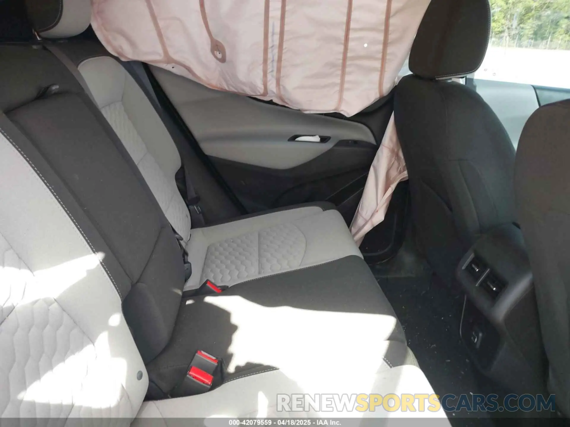 8 fotografías del automóvil dañado 2GNAXHEV1L6188288 CHEVROLET EQUINOX 2020