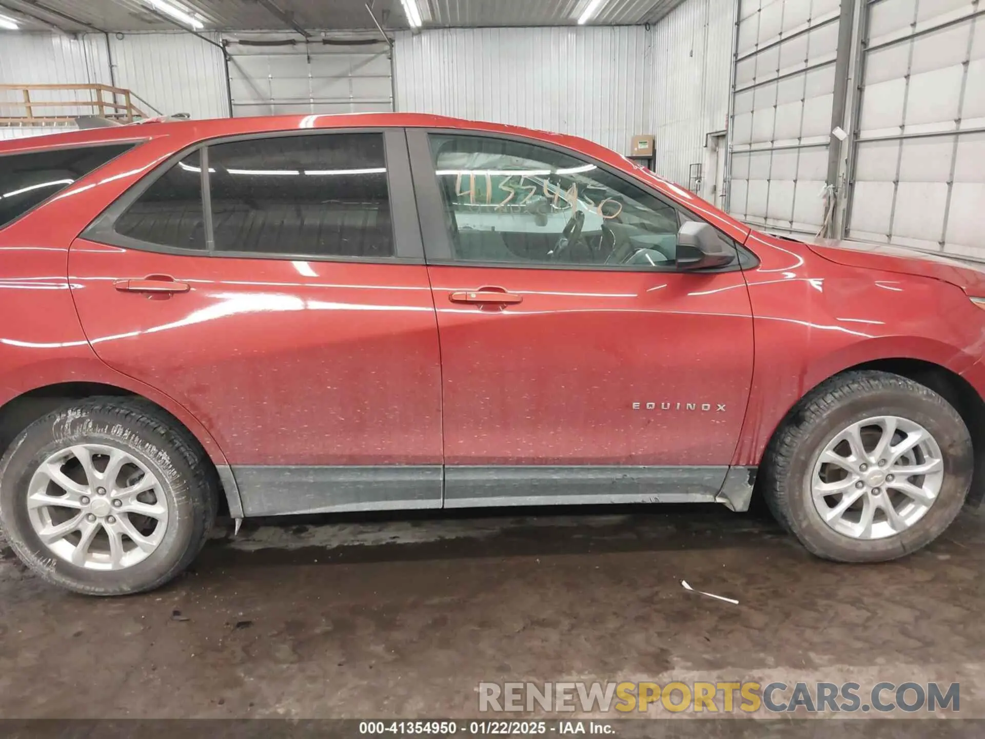 14 fotografías del automóvil dañado 2GNAXHEV2L6181866 CHEVROLET EQUINOX 2020