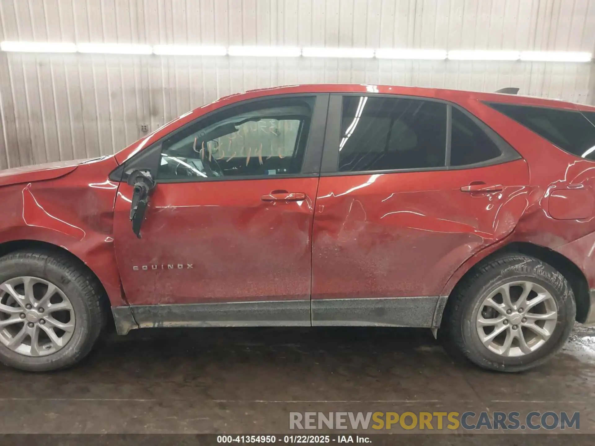 15 fotografías del automóvil dañado 2GNAXHEV2L6181866 CHEVROLET EQUINOX 2020