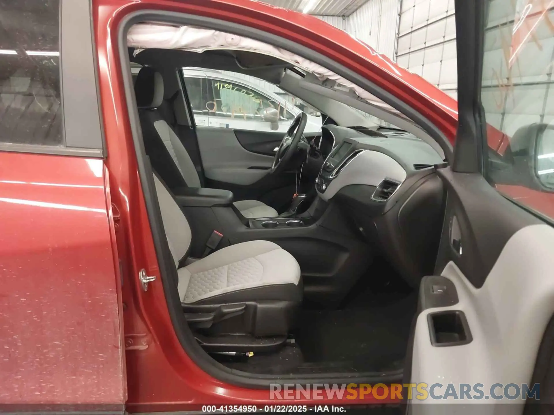 5 fotografías del automóvil dañado 2GNAXHEV2L6181866 CHEVROLET EQUINOX 2020