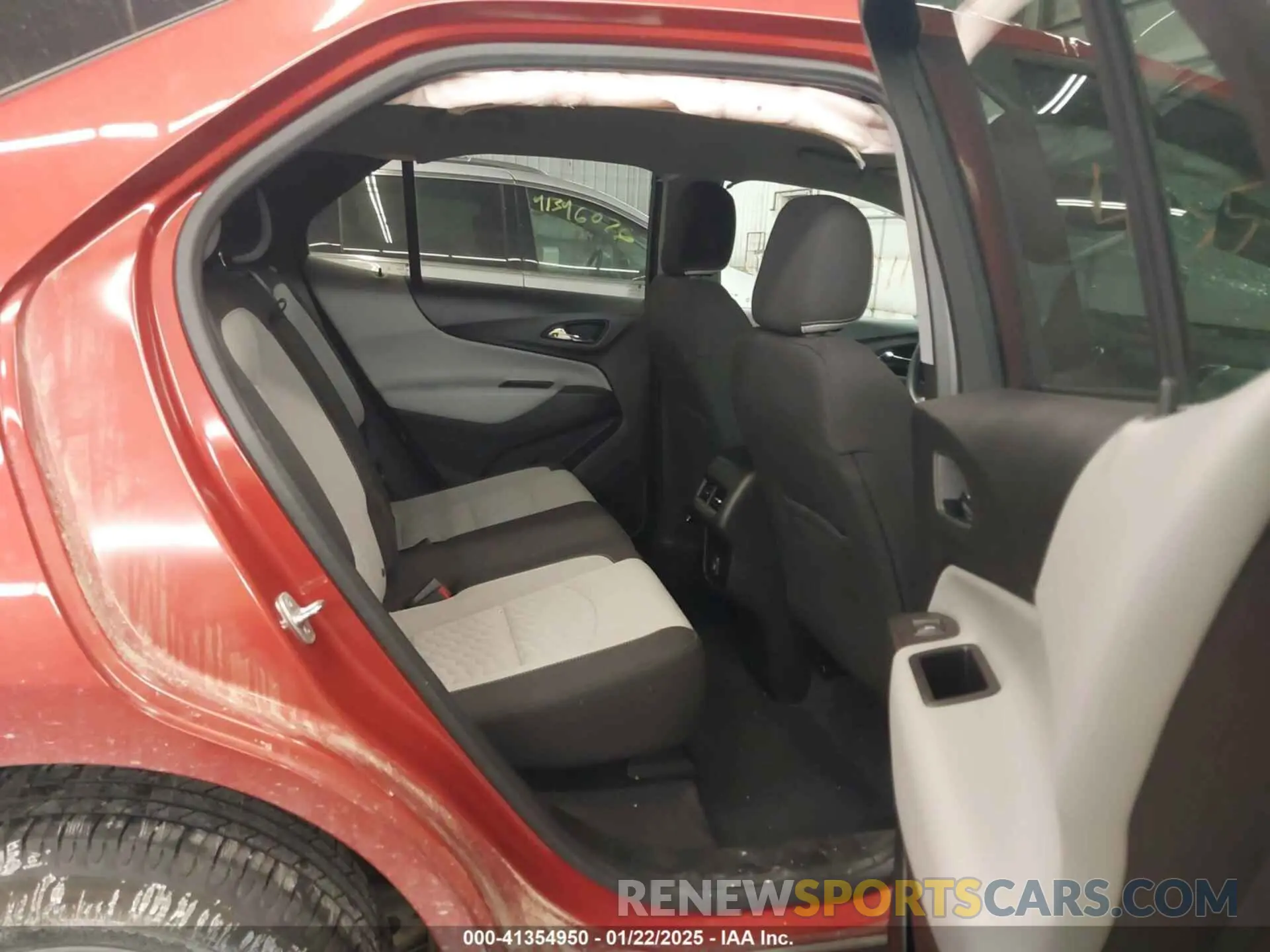 8 fotografías del automóvil dañado 2GNAXHEV2L6181866 CHEVROLET EQUINOX 2020