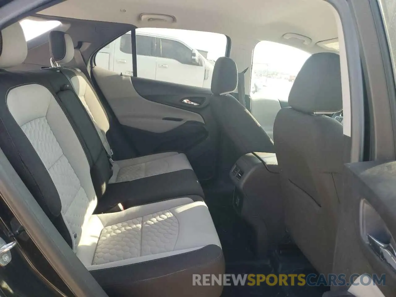 10 fotografías del automóvil dañado 2GNAXHEV2L6244626 CHEVROLET EQUINOX 2020