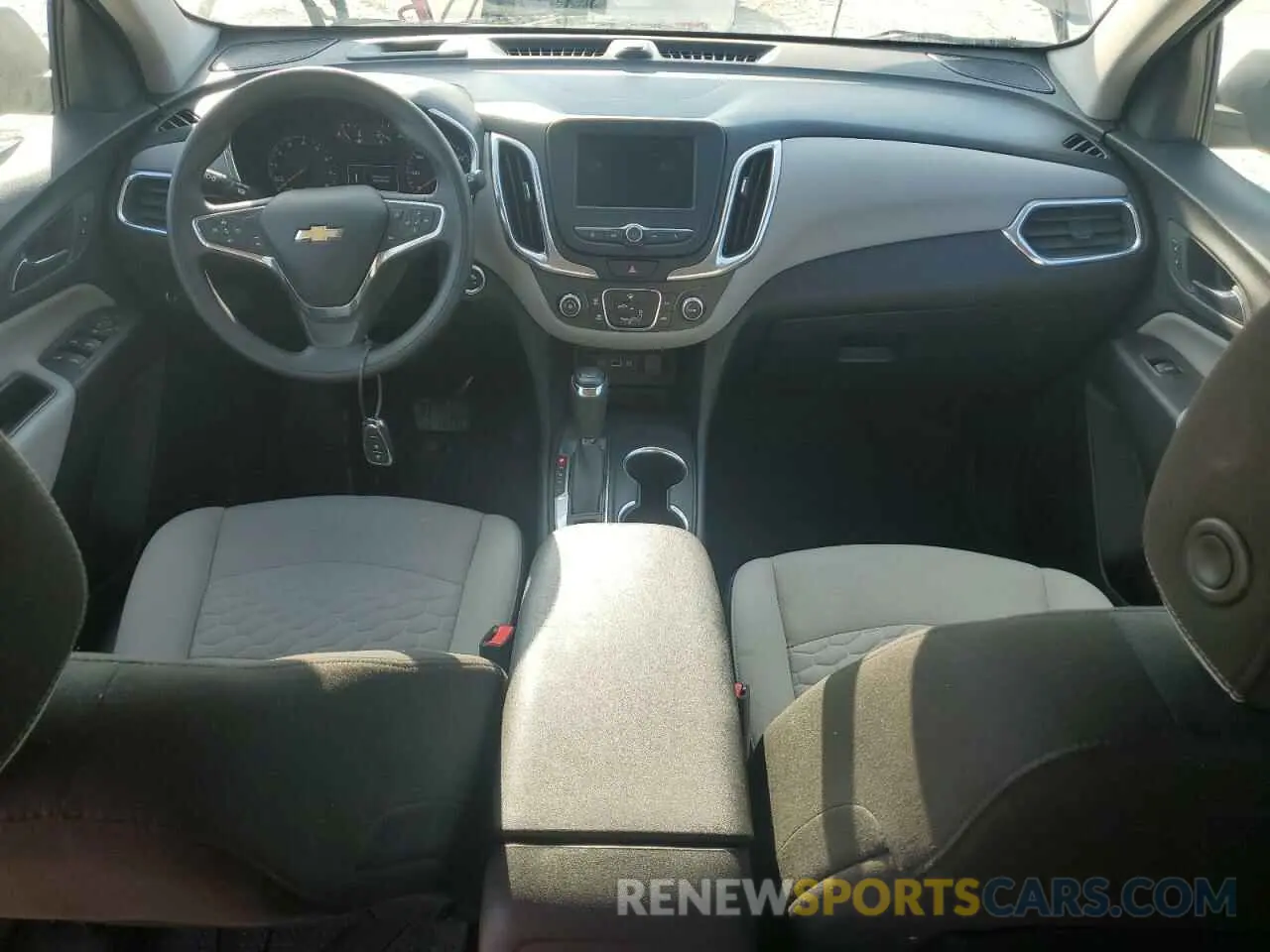 8 fotografías del automóvil dañado 2GNAXHEV2L6244626 CHEVROLET EQUINOX 2020