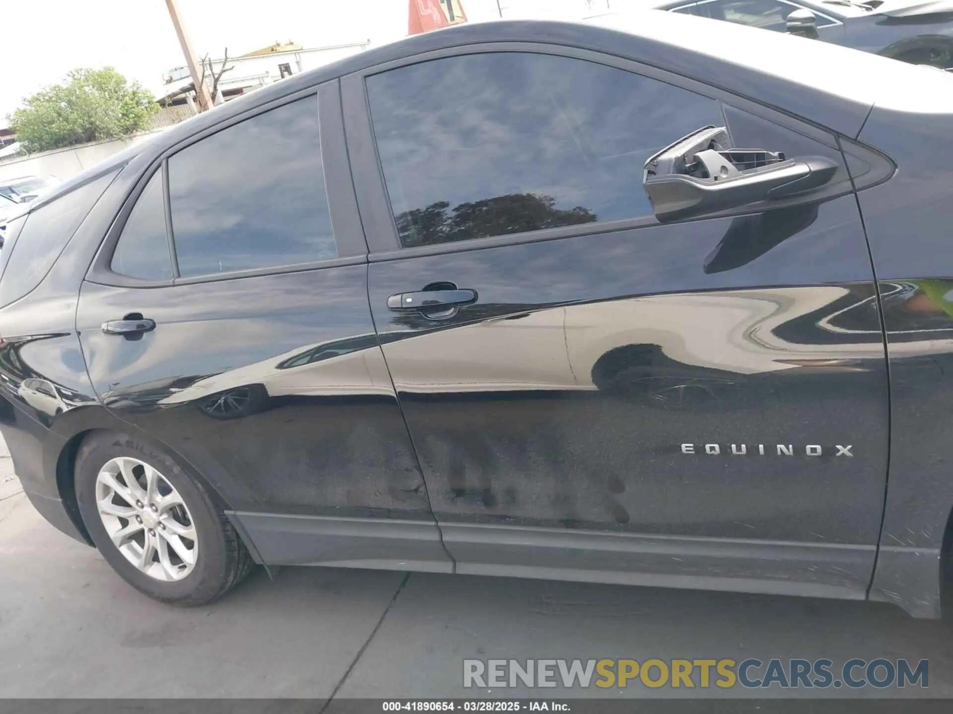 14 fotografías del automóvil dañado 2GNAXHEV2L6276413 CHEVROLET EQUINOX 2020