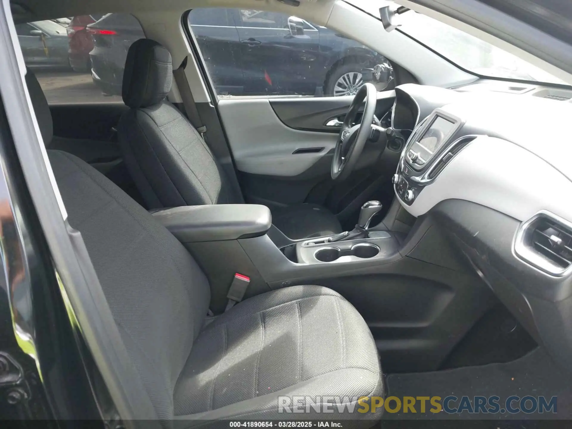 5 fotografías del automóvil dañado 2GNAXHEV2L6276413 CHEVROLET EQUINOX 2020