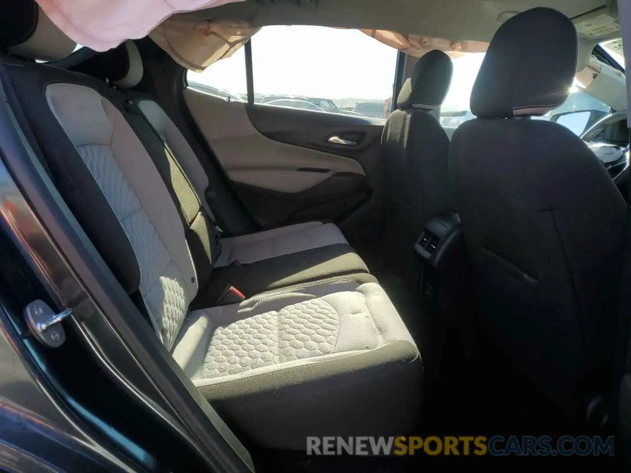 11 fotografías del automóvil dañado 2GNAXHEV3L6127802 CHEVROLET EQUINOX 2020