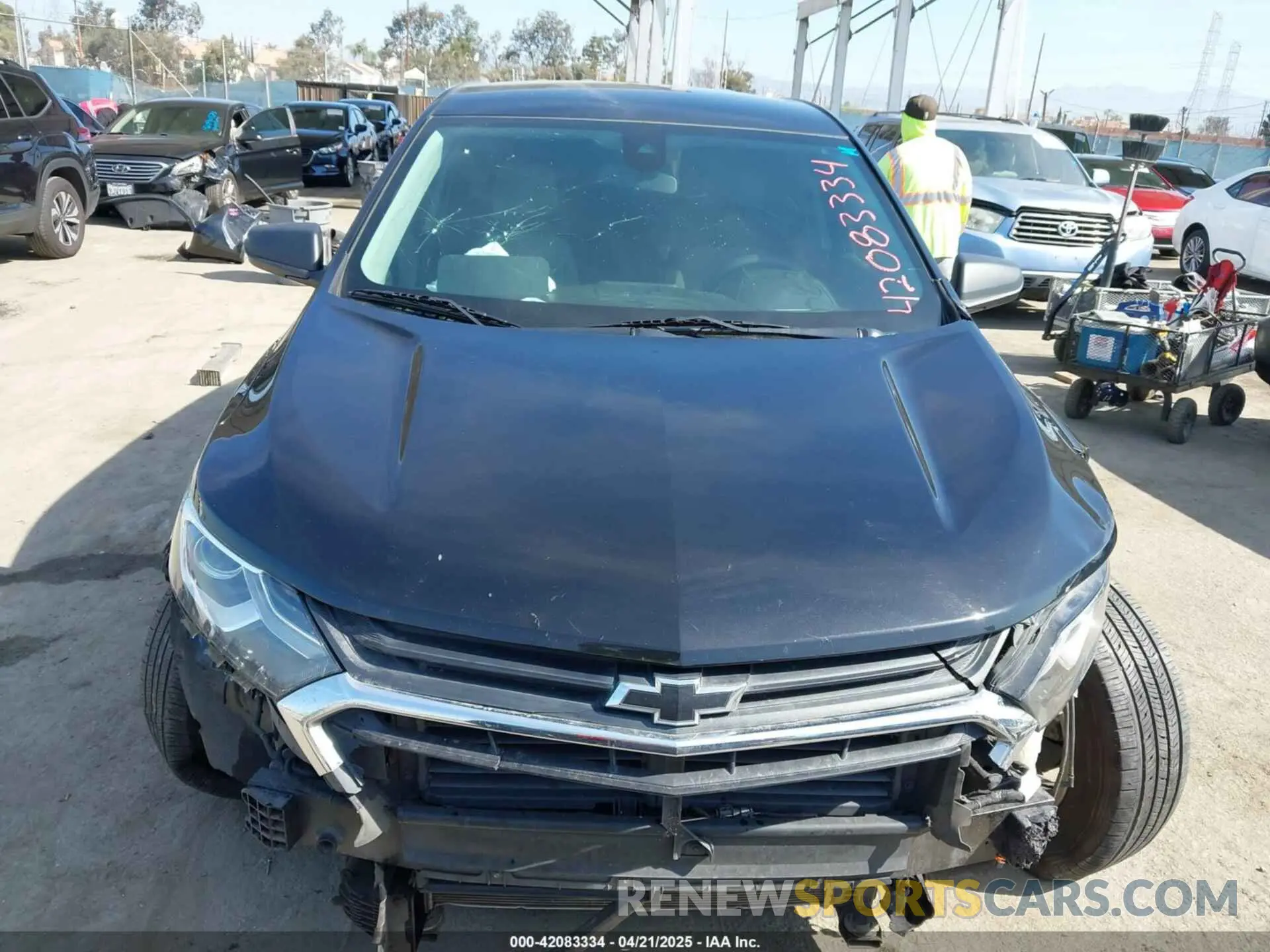 13 fotografías del automóvil dañado 2GNAXHEV3L6154255 CHEVROLET EQUINOX 2020