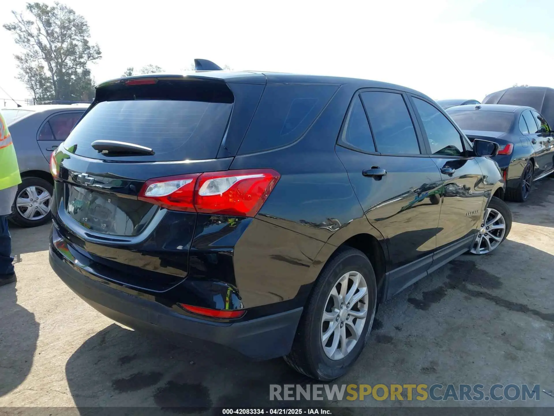 4 fotografías del automóvil dañado 2GNAXHEV3L6154255 CHEVROLET EQUINOX 2020