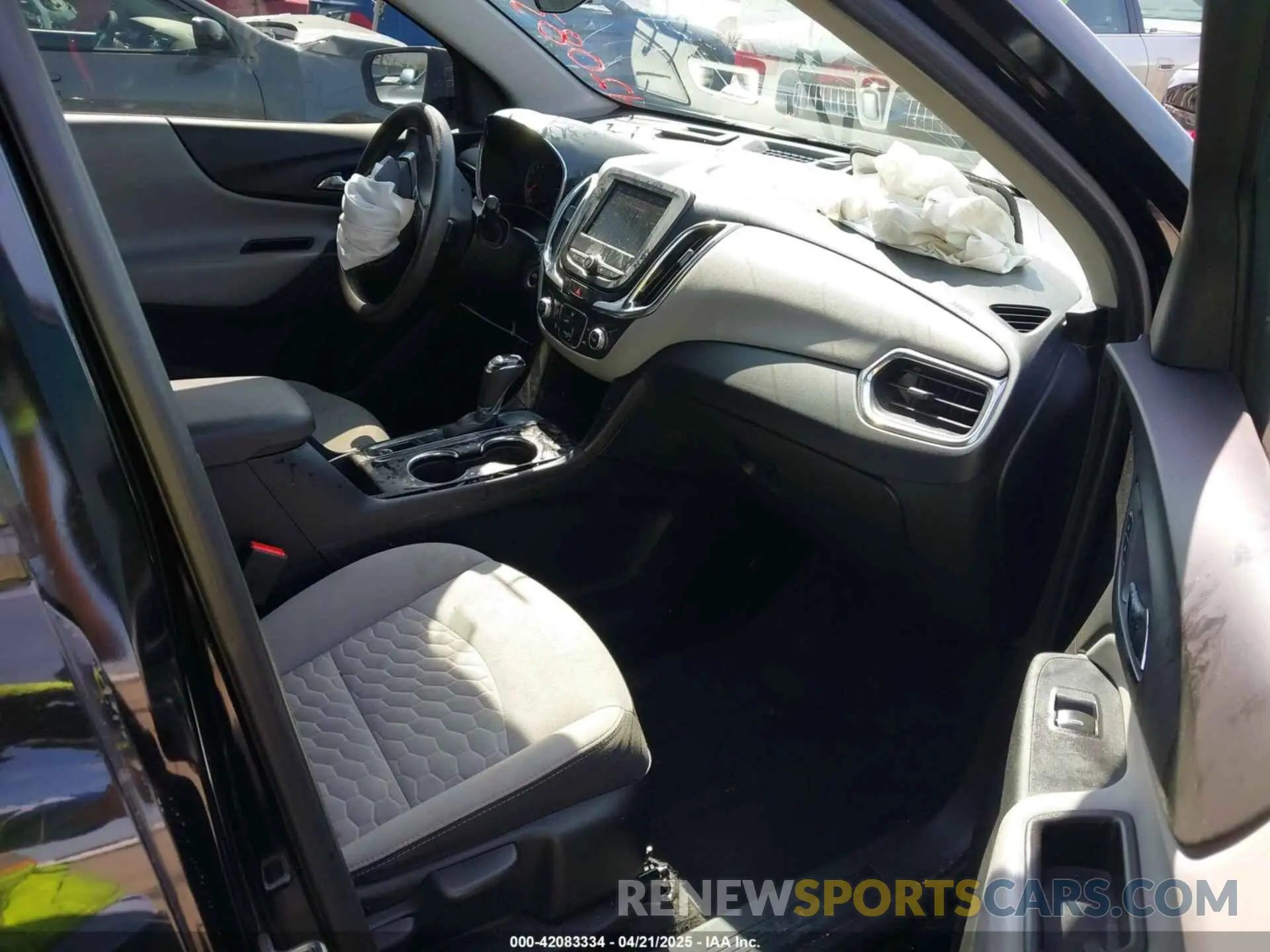 5 fotografías del automóvil dañado 2GNAXHEV3L6154255 CHEVROLET EQUINOX 2020