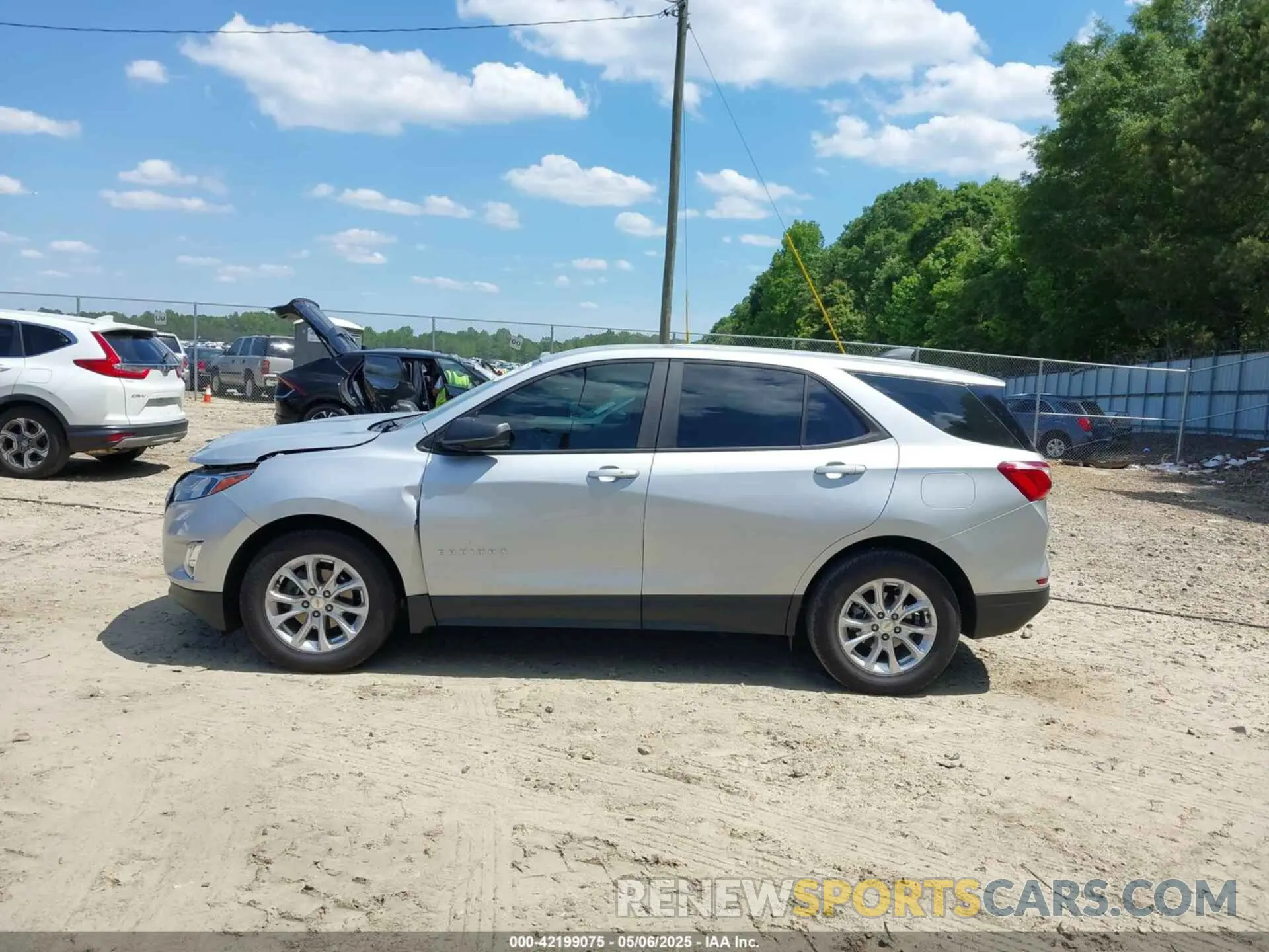 13 fotografías del automóvil dañado 2GNAXHEV3L6173341 CHEVROLET EQUINOX 2020